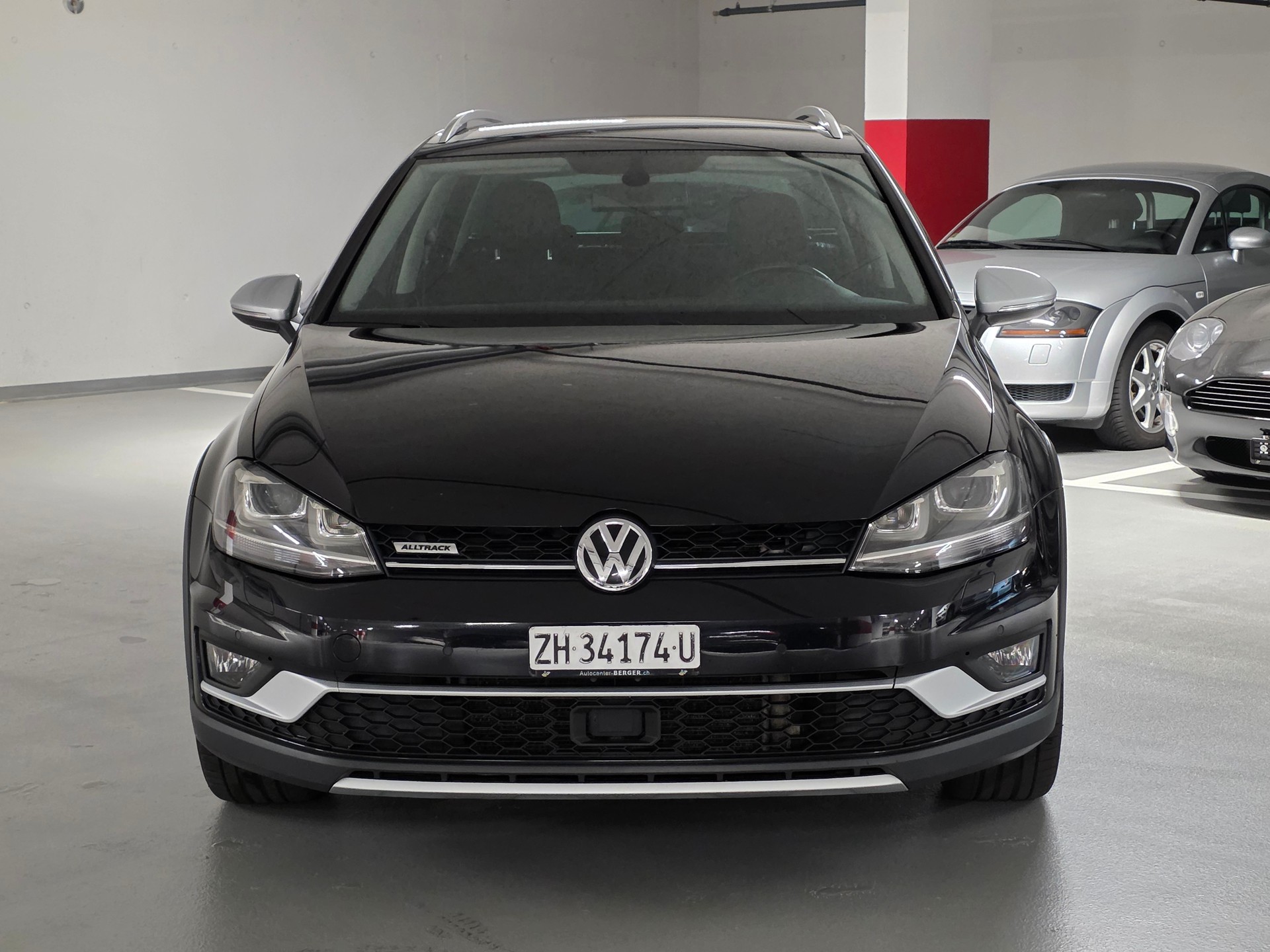 VW Golf 2.0 TDI Alltrack 4Motion-image-1