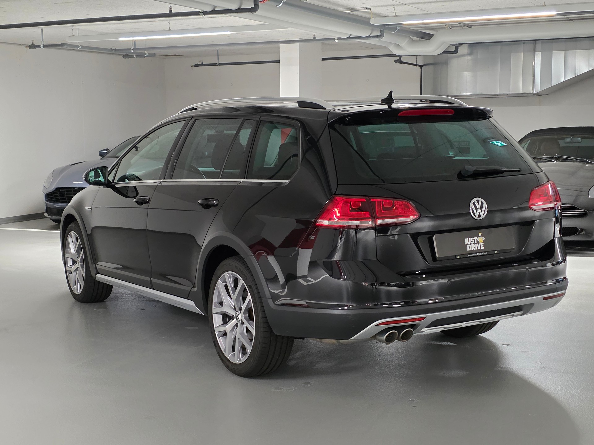 VW Golf 2.0 TDI Alltrack 4Motion-image-6