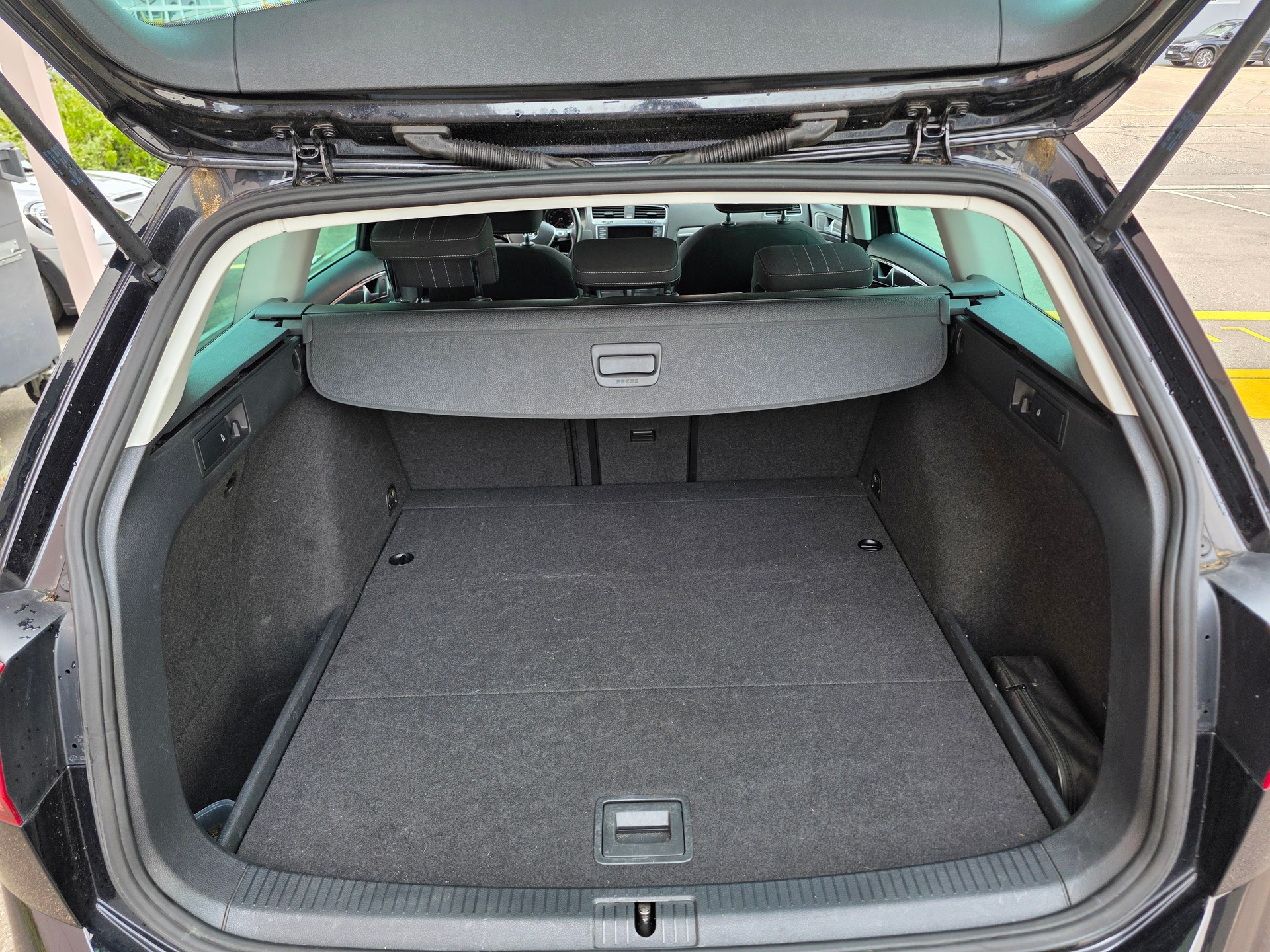 VW Golf 2.0 TDI Alltrack 4Motion-image-16