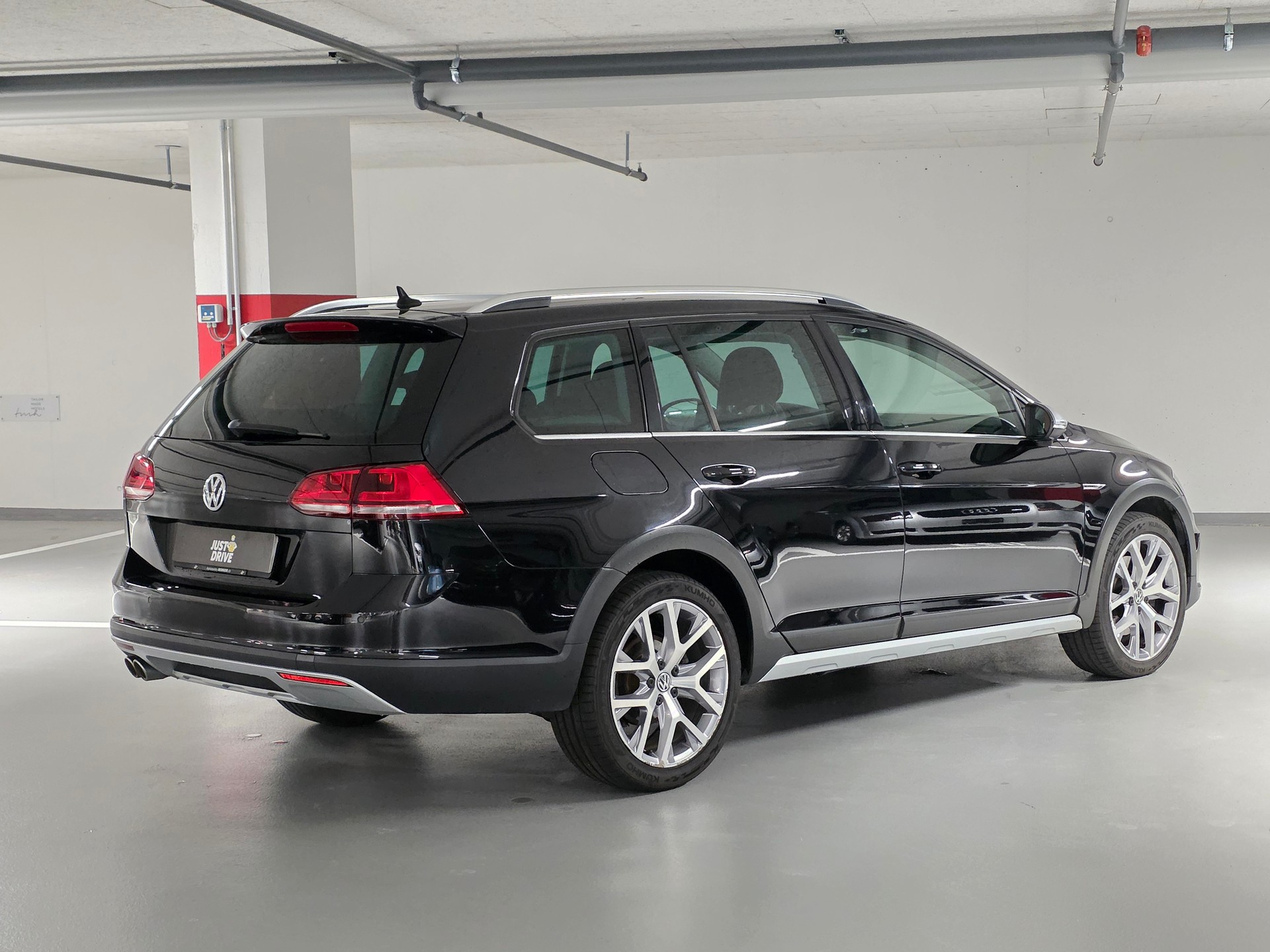 VW Golf 2.0 TDI Alltrack 4Motion-image-4