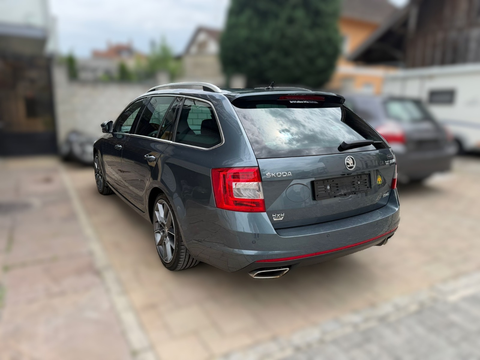 SKODA Octavia Combi 2.0 TDI RS 4x4 DSG-image-2