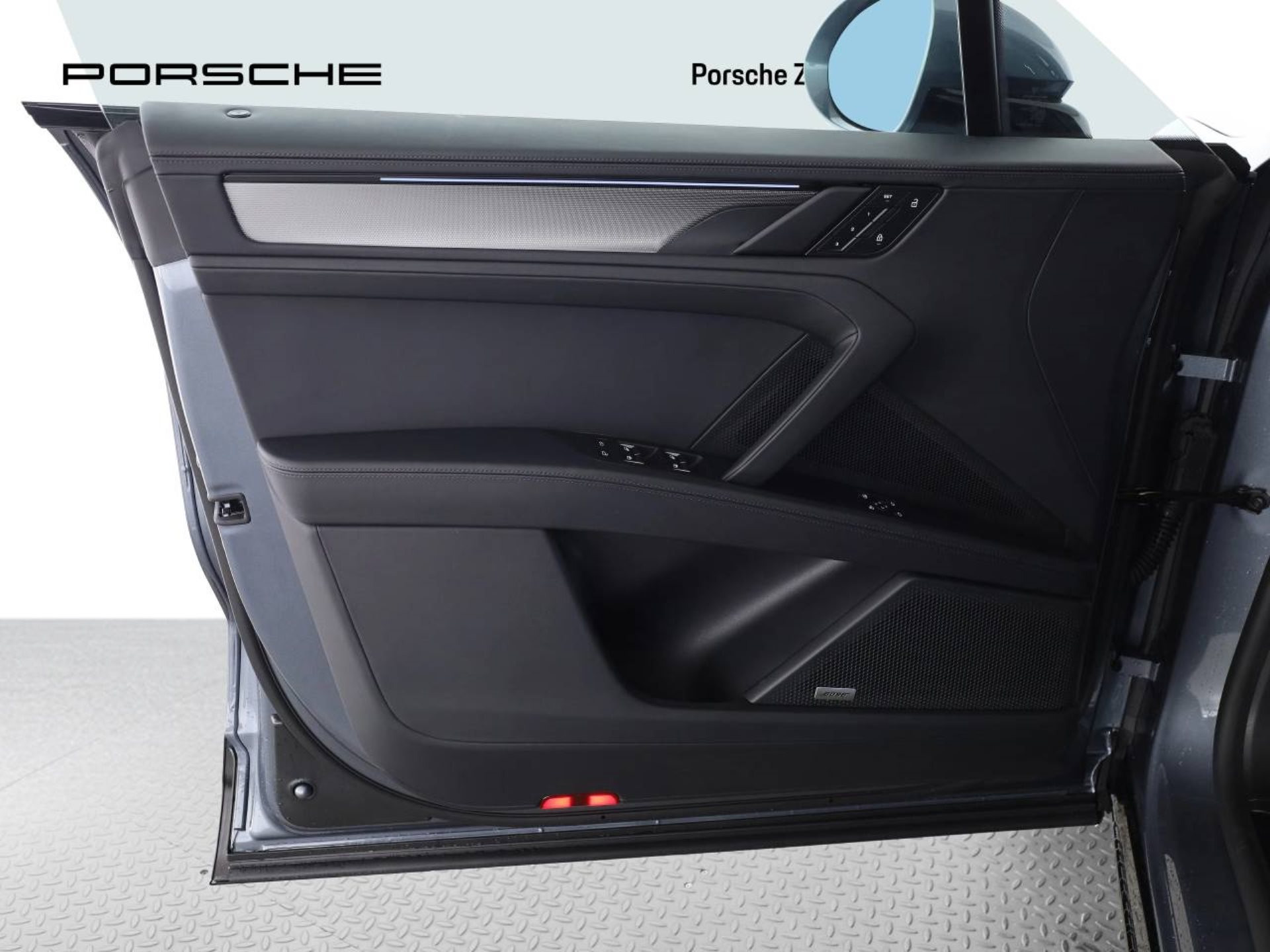 PORSCHE Cayenne S Electric-image-12