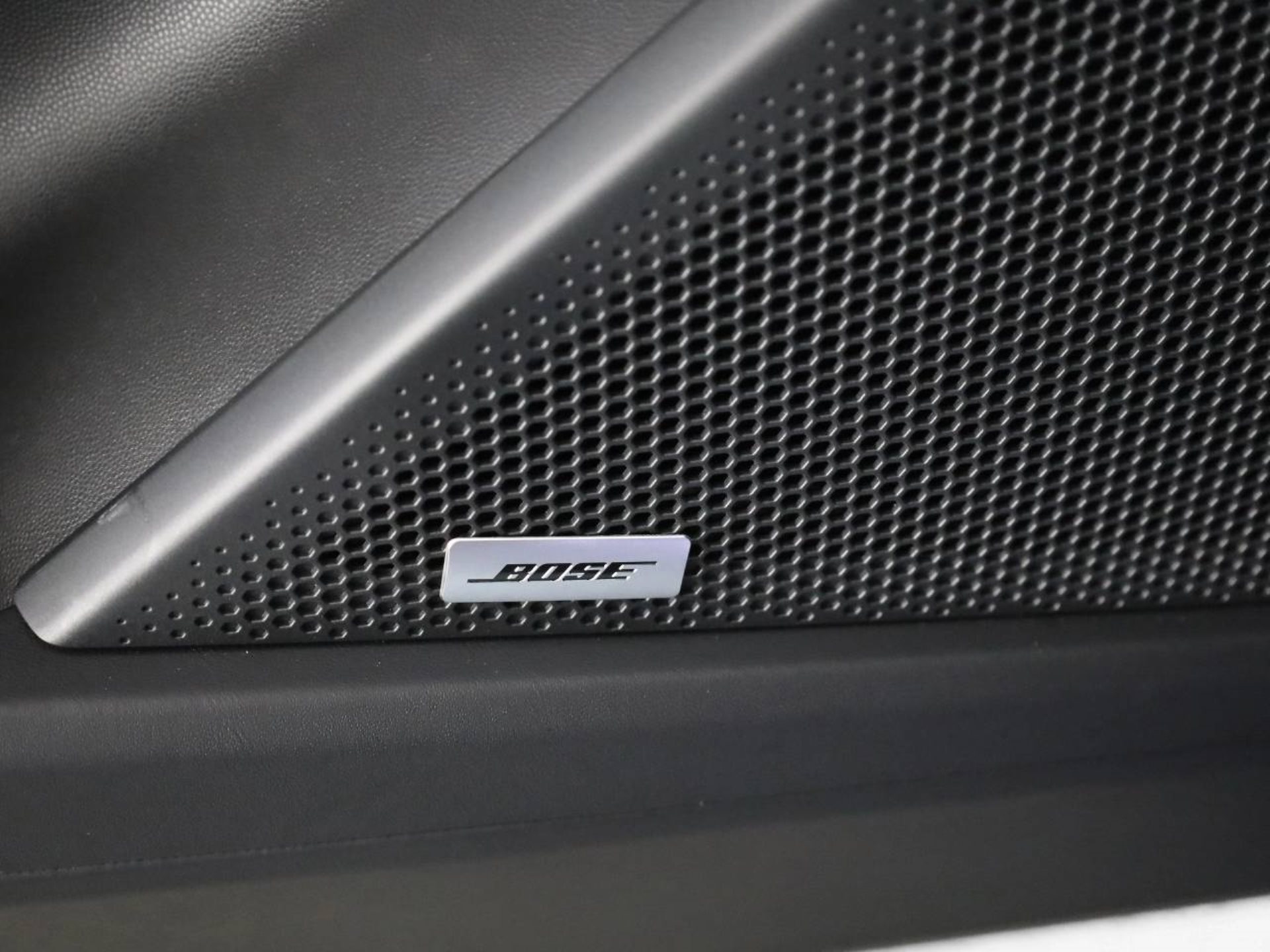 PORSCHE Cayenne S Electric-image-13
