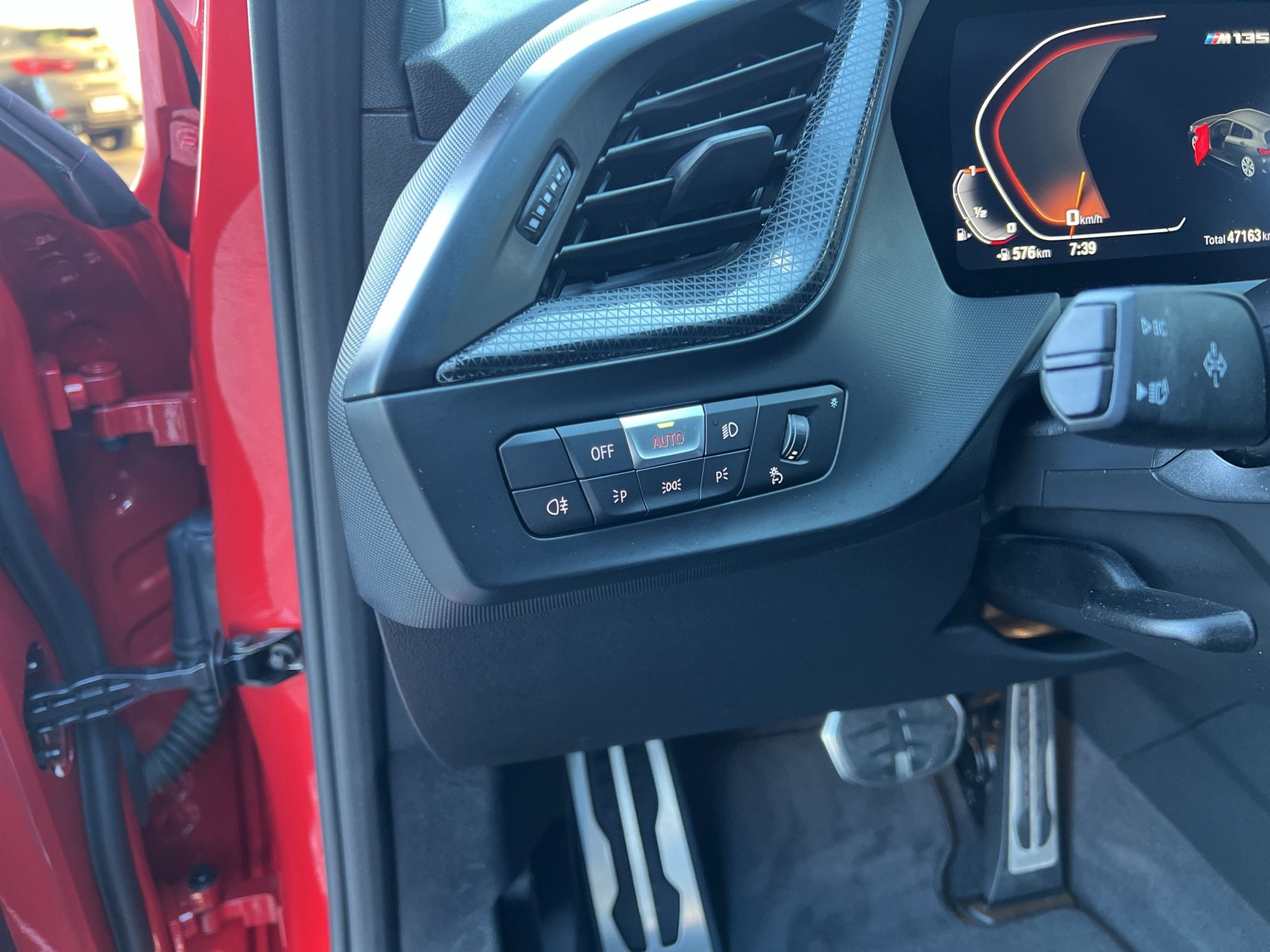 BMW M135i xDrive Steptronic-image-20