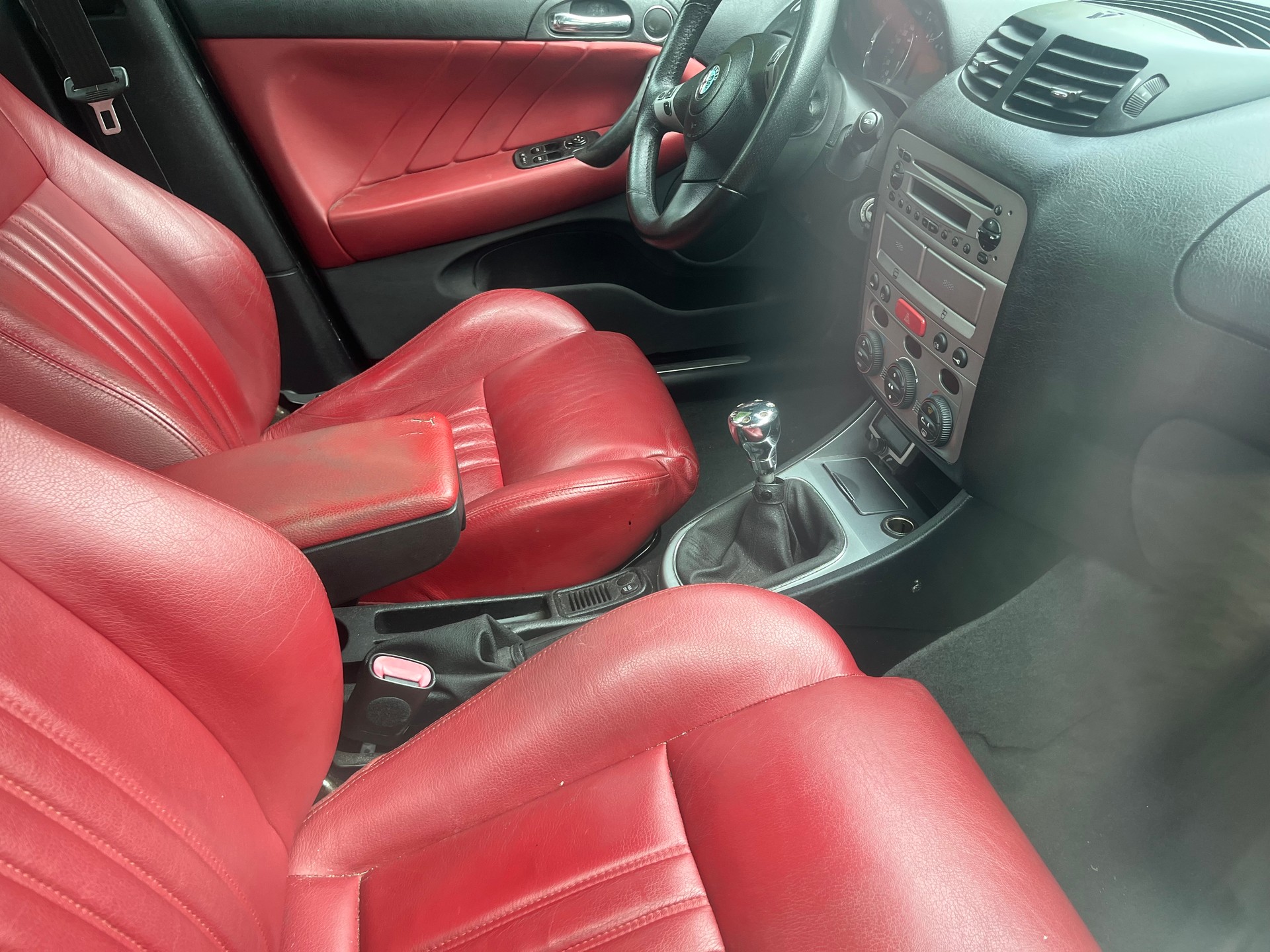ALFA ROMEO 147 1.6 TS 16V VIP Edition-image-1
