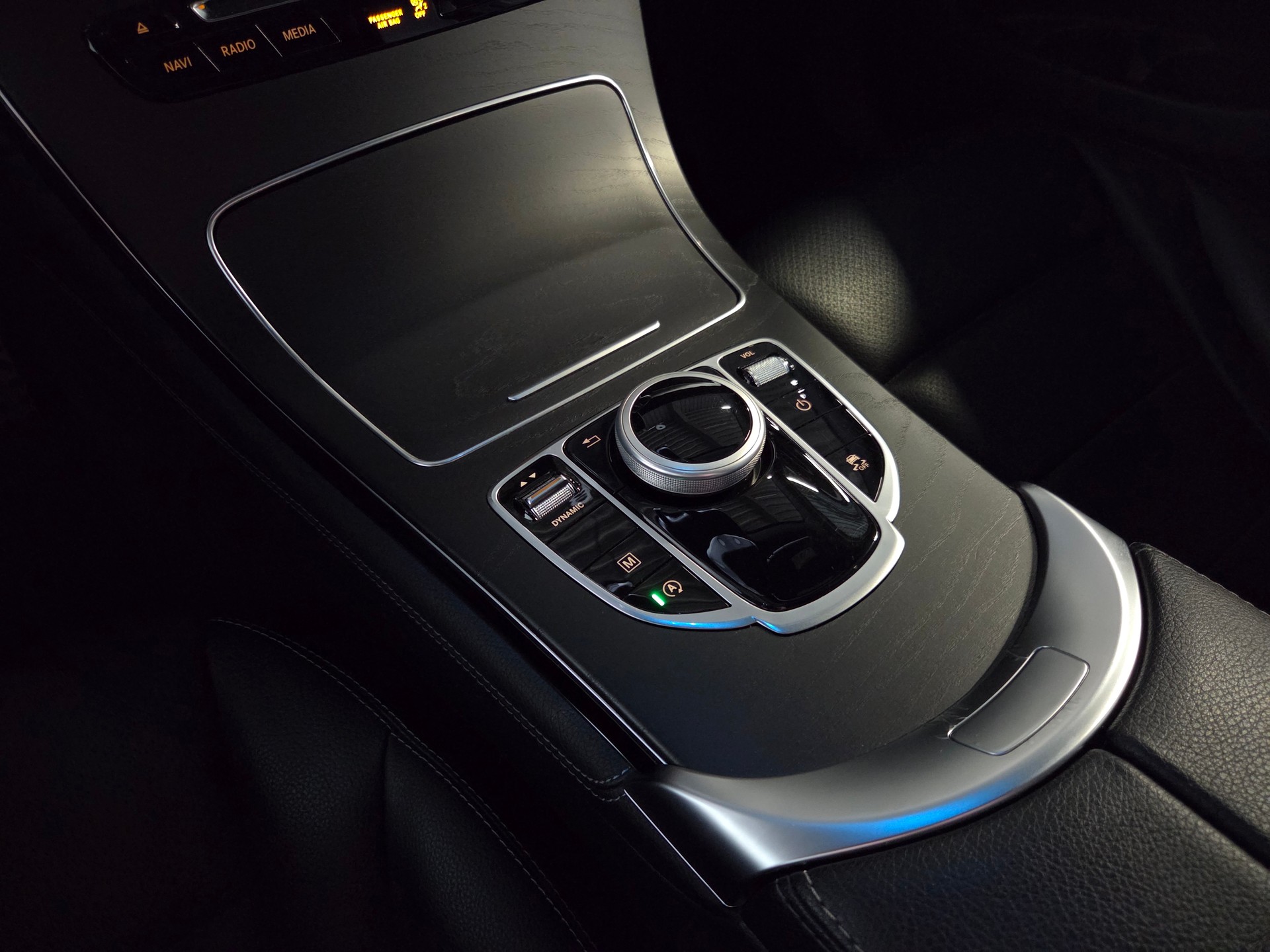 MERCEDES-BENZ GLC 300 AMG Line 4m-image-13