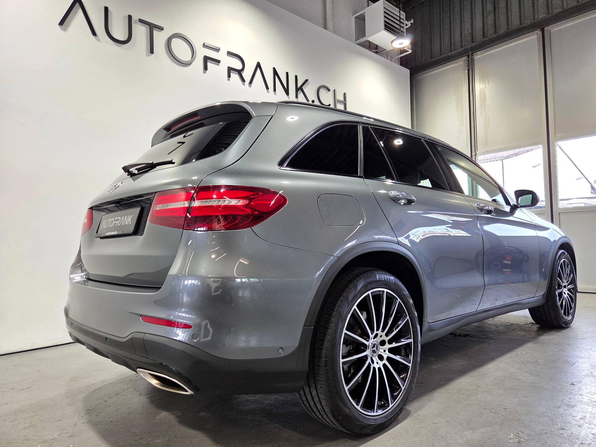MERCEDES-BENZ GLC 300 AMG Line 4m-image-2