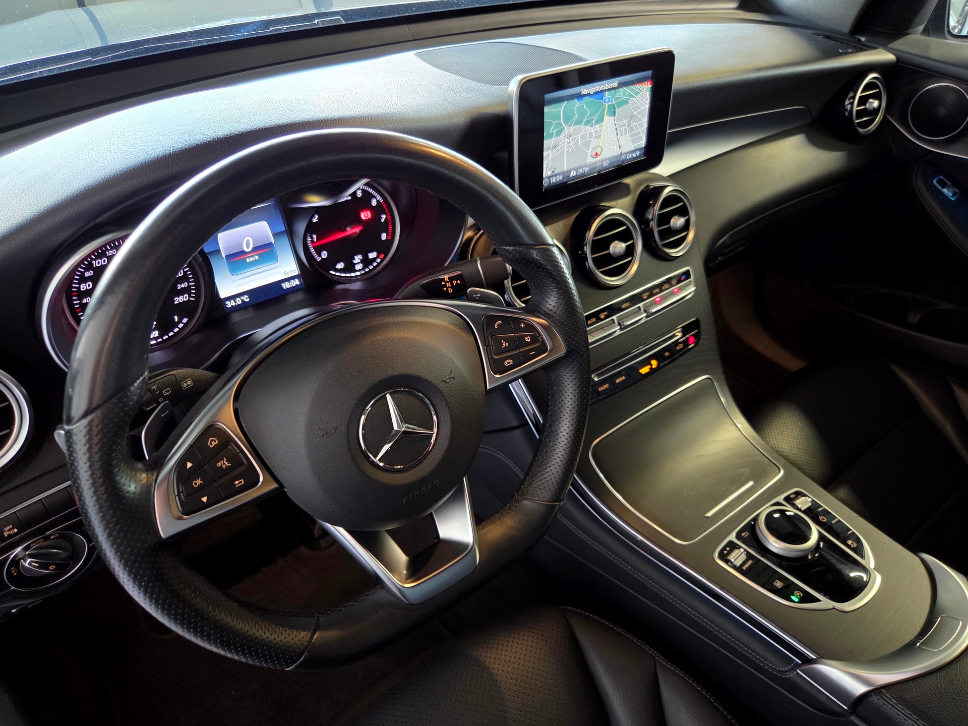 MERCEDES-BENZ GLC 300 AMG Line 4m-image-11