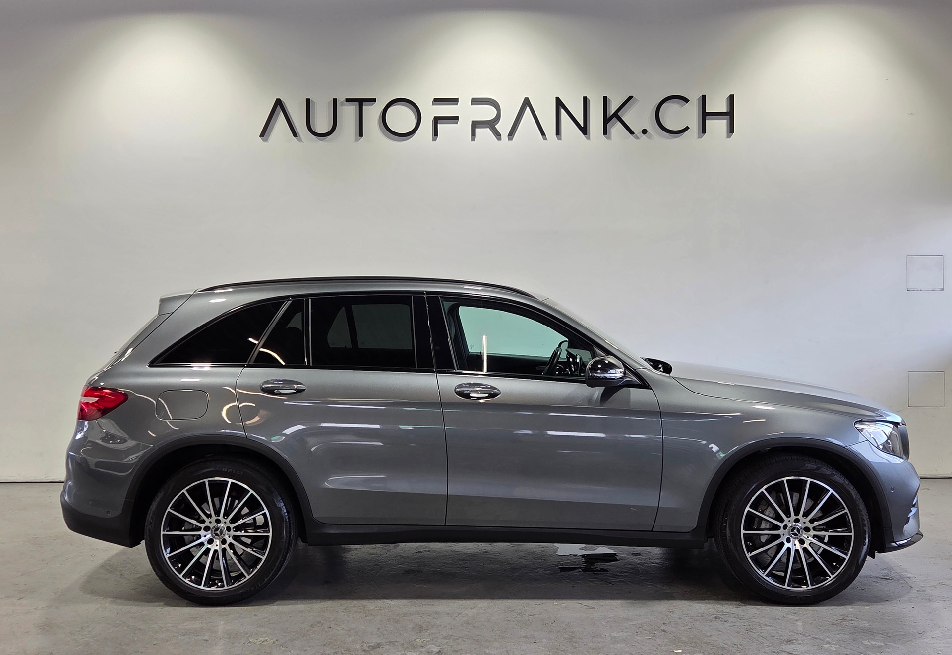 MERCEDES-BENZ GLC 300 AMG Line 4m-image-1