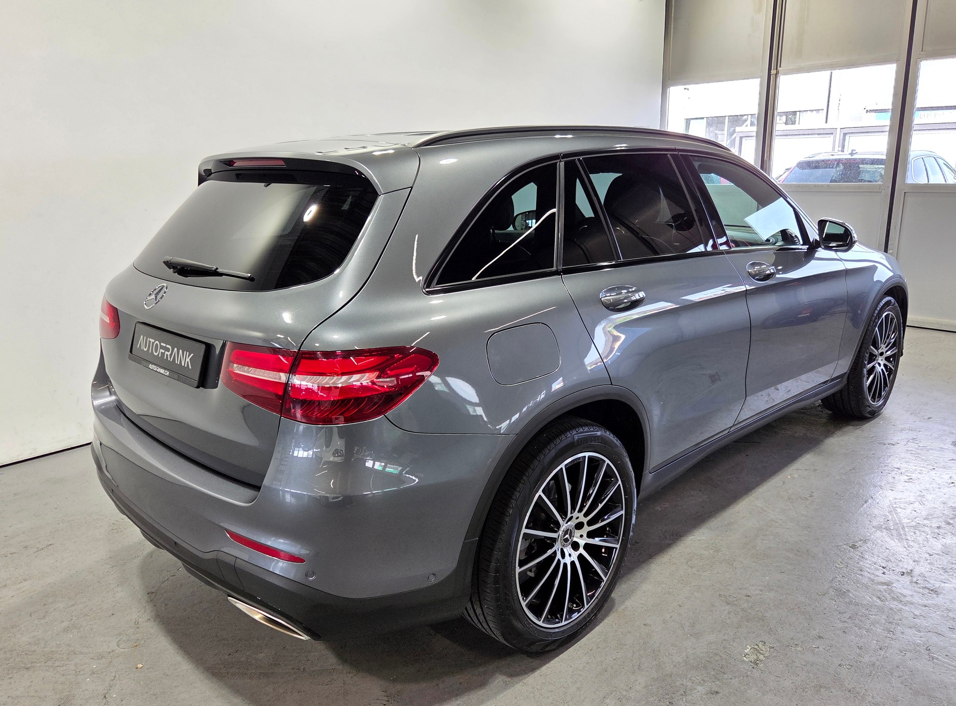 MERCEDES-BENZ GLC 300 AMG Line 4m-image-16