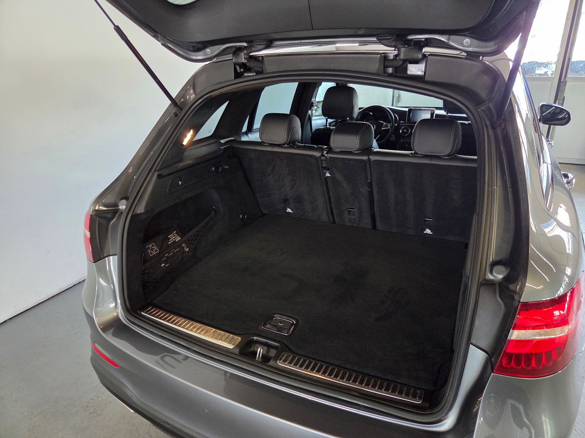 MERCEDES-BENZ GLC 300 AMG Line 4m-image-23