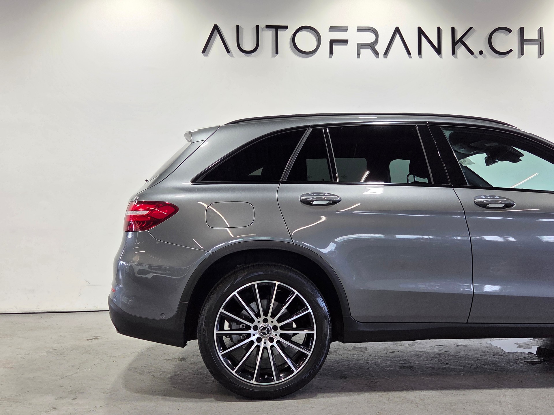 MERCEDES-BENZ GLC 300 AMG Line 4m-image-21
