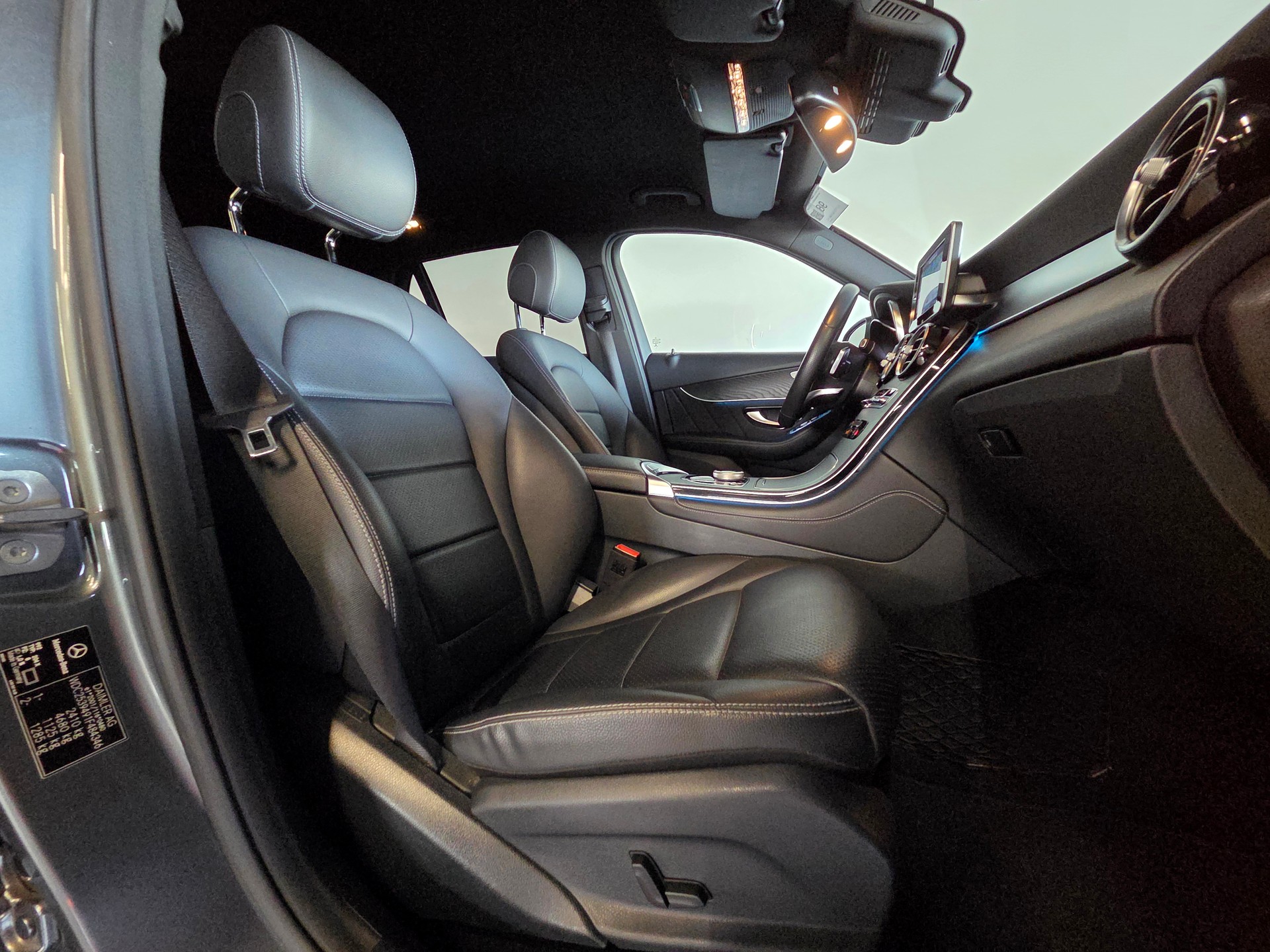MERCEDES-BENZ GLC 300 AMG Line 4m-image-4