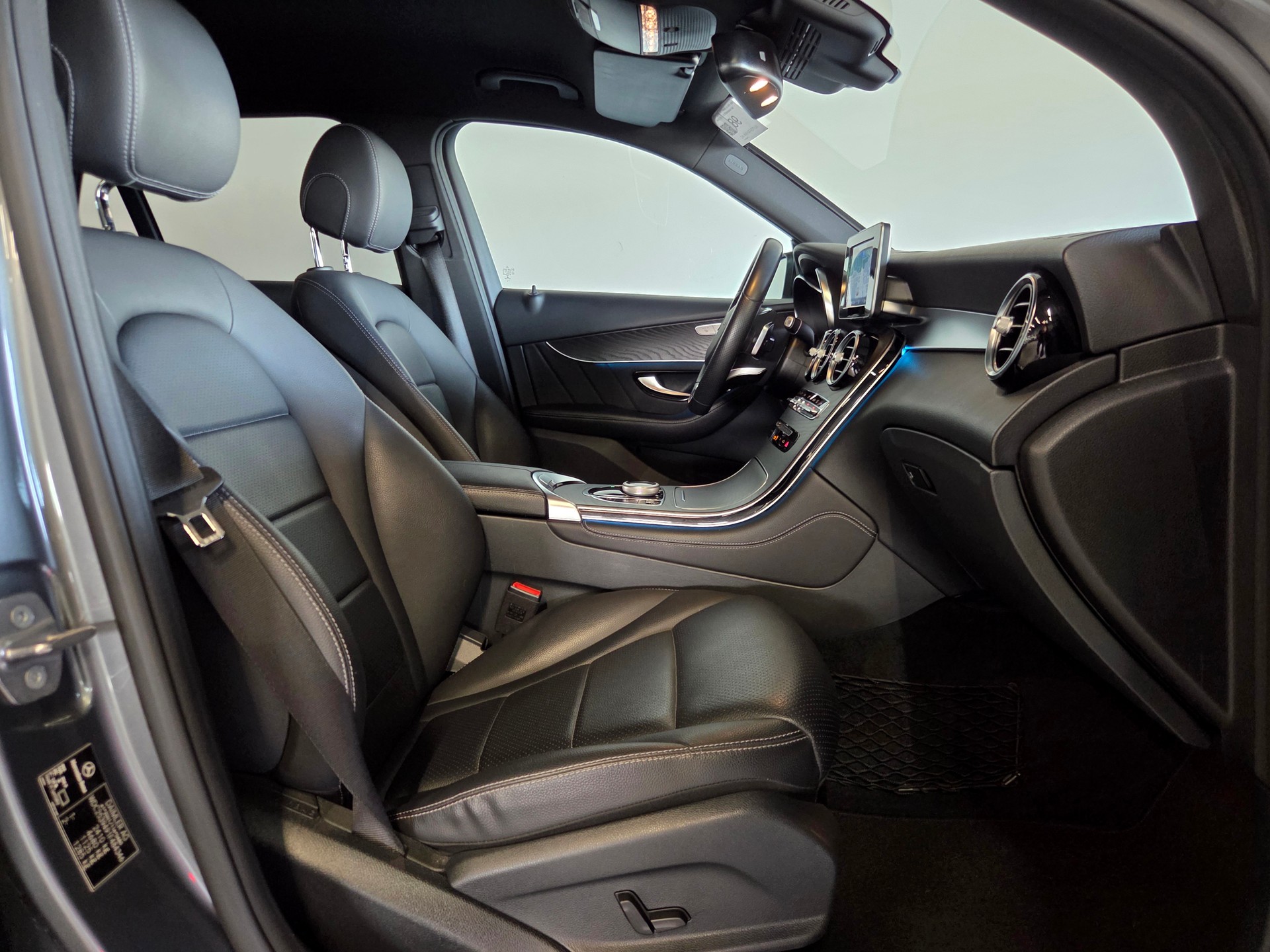 MERCEDES-BENZ GLC 300 AMG Line 4m-image-19