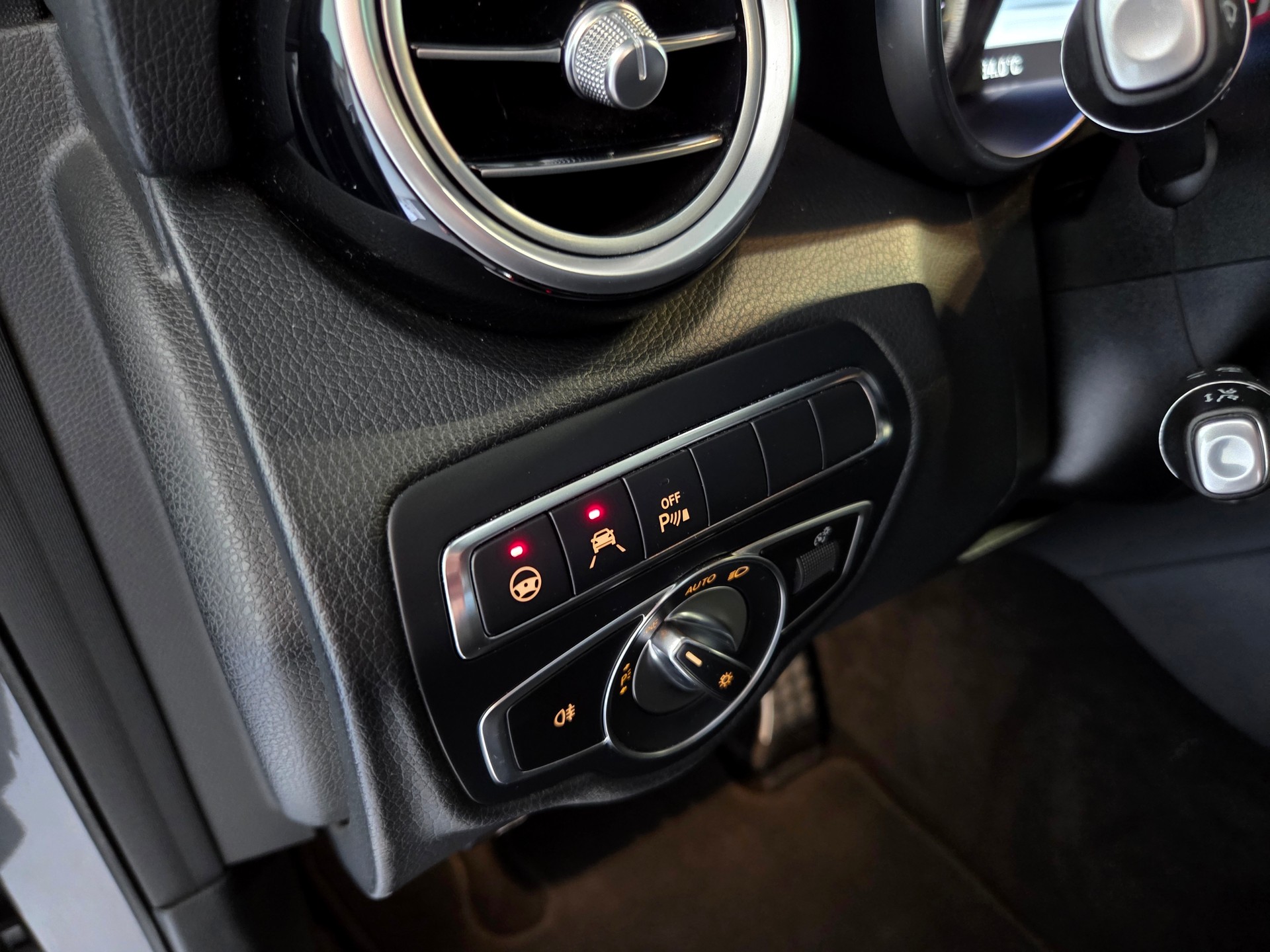 MERCEDES-BENZ GLC 300 AMG Line 4m-image-6