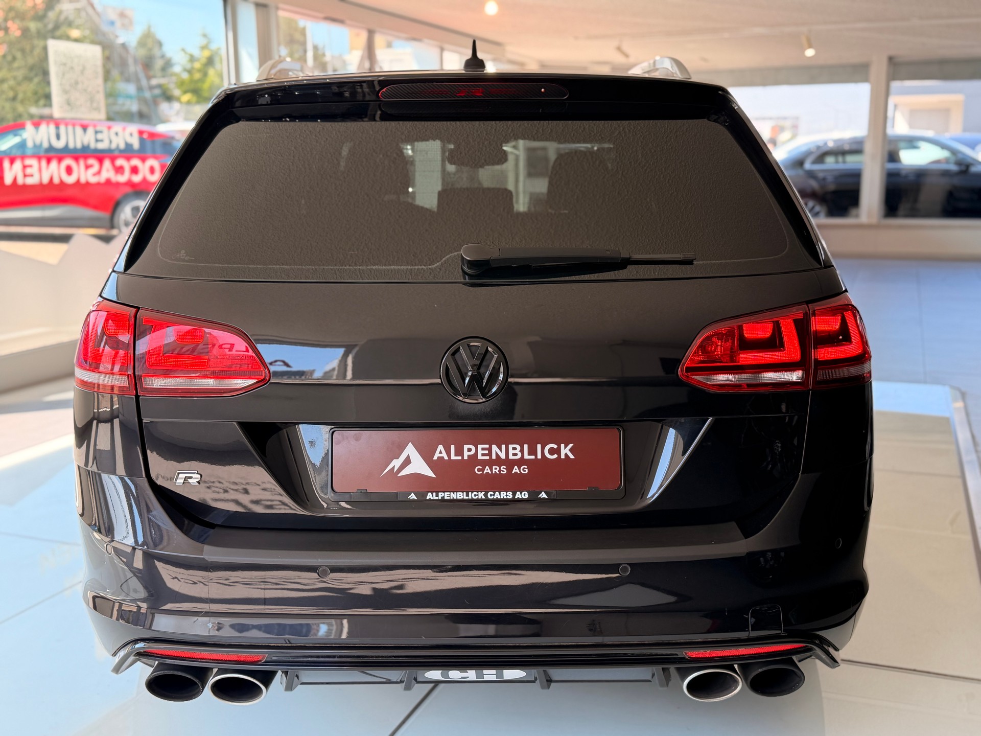 VW Golf Variant 2.0 TSI R 4 Motion DSG-image-7