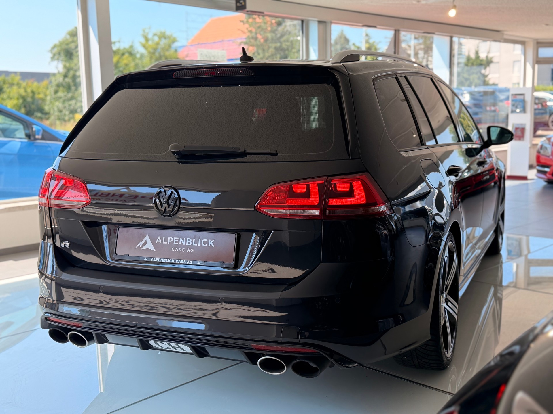 VW Golf Variant 2.0 TSI R 4 Motion DSG-image-6
