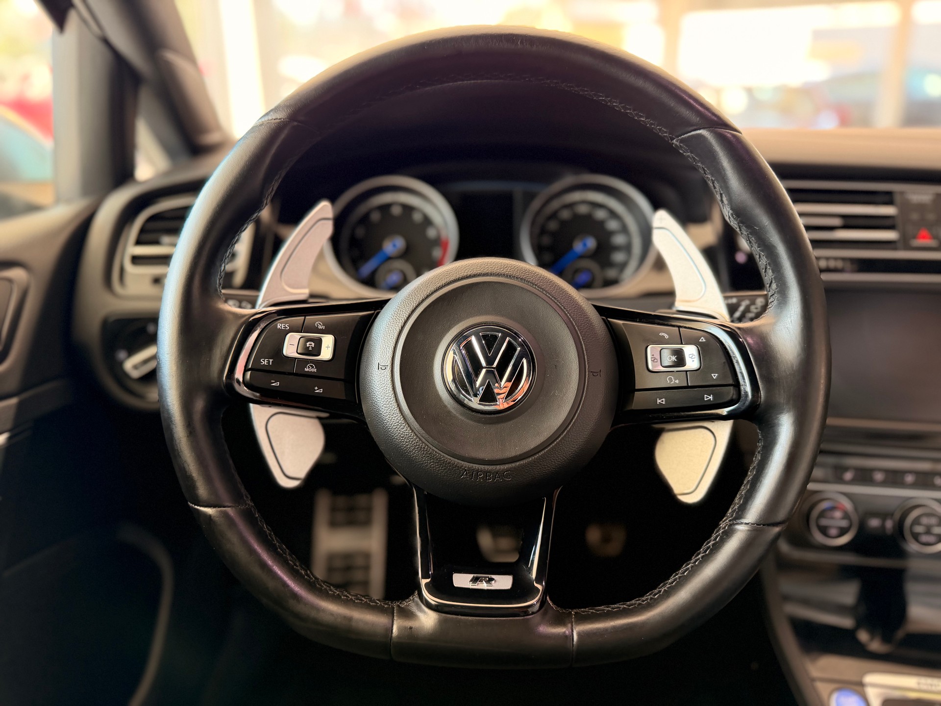 VW Golf Variant 2.0 TSI R 4 Motion DSG-image-25
