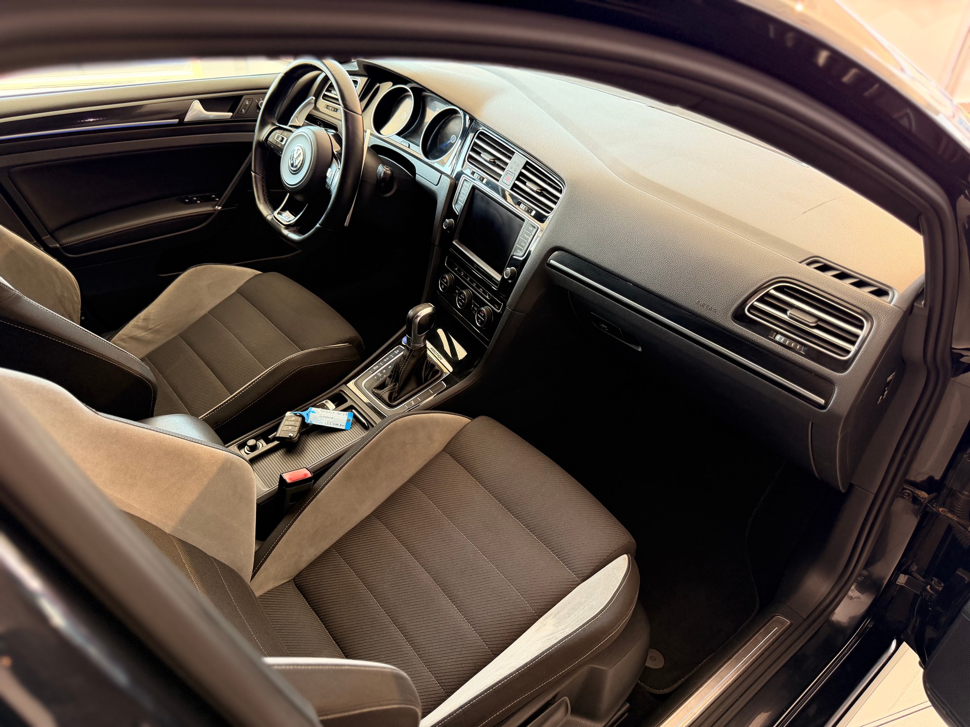 VW Golf Variant 2.0 TSI R 4 Motion DSG-image-20