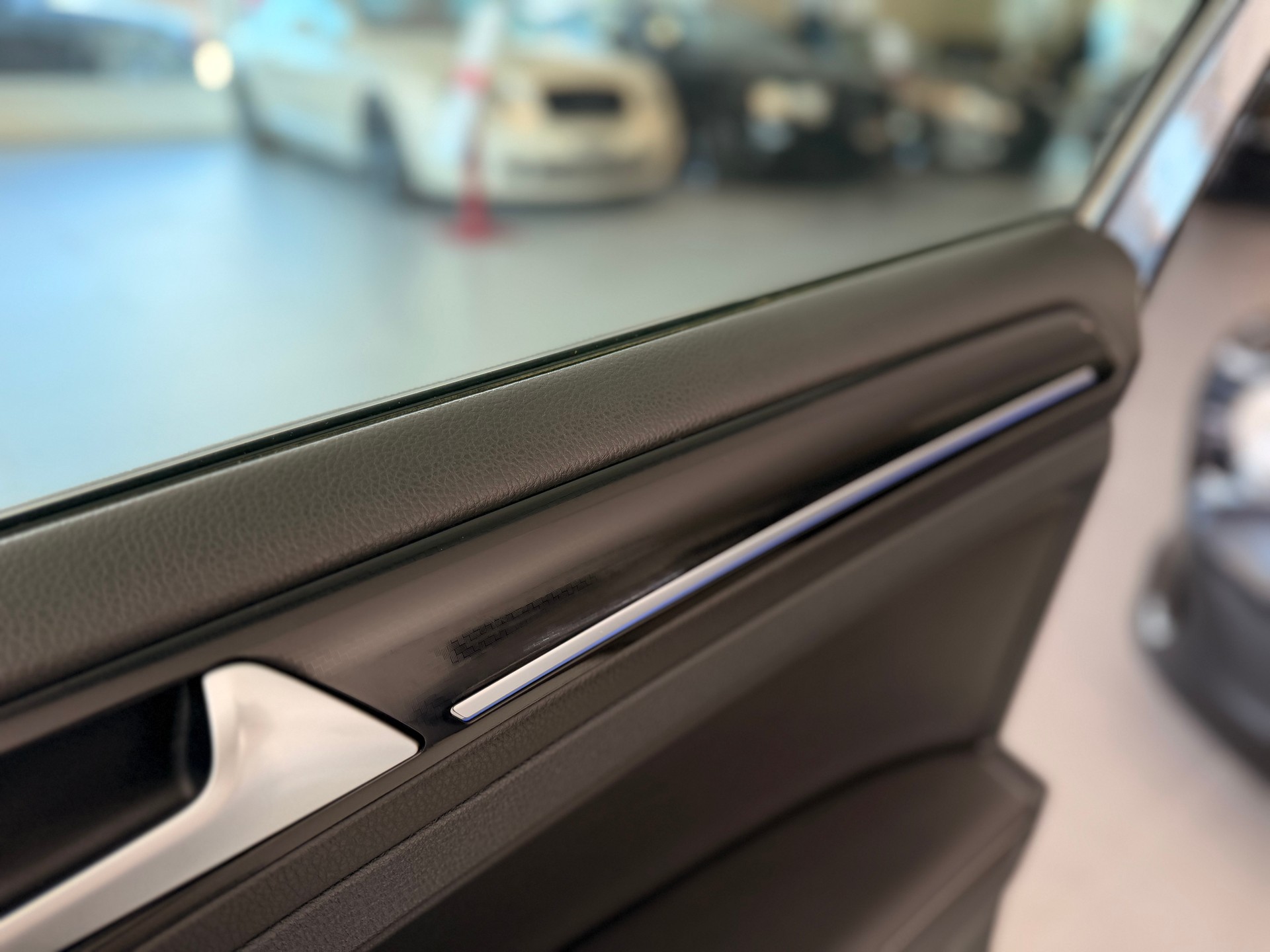 VW Golf Variant 2.0 TSI R 4 Motion DSG-image-22