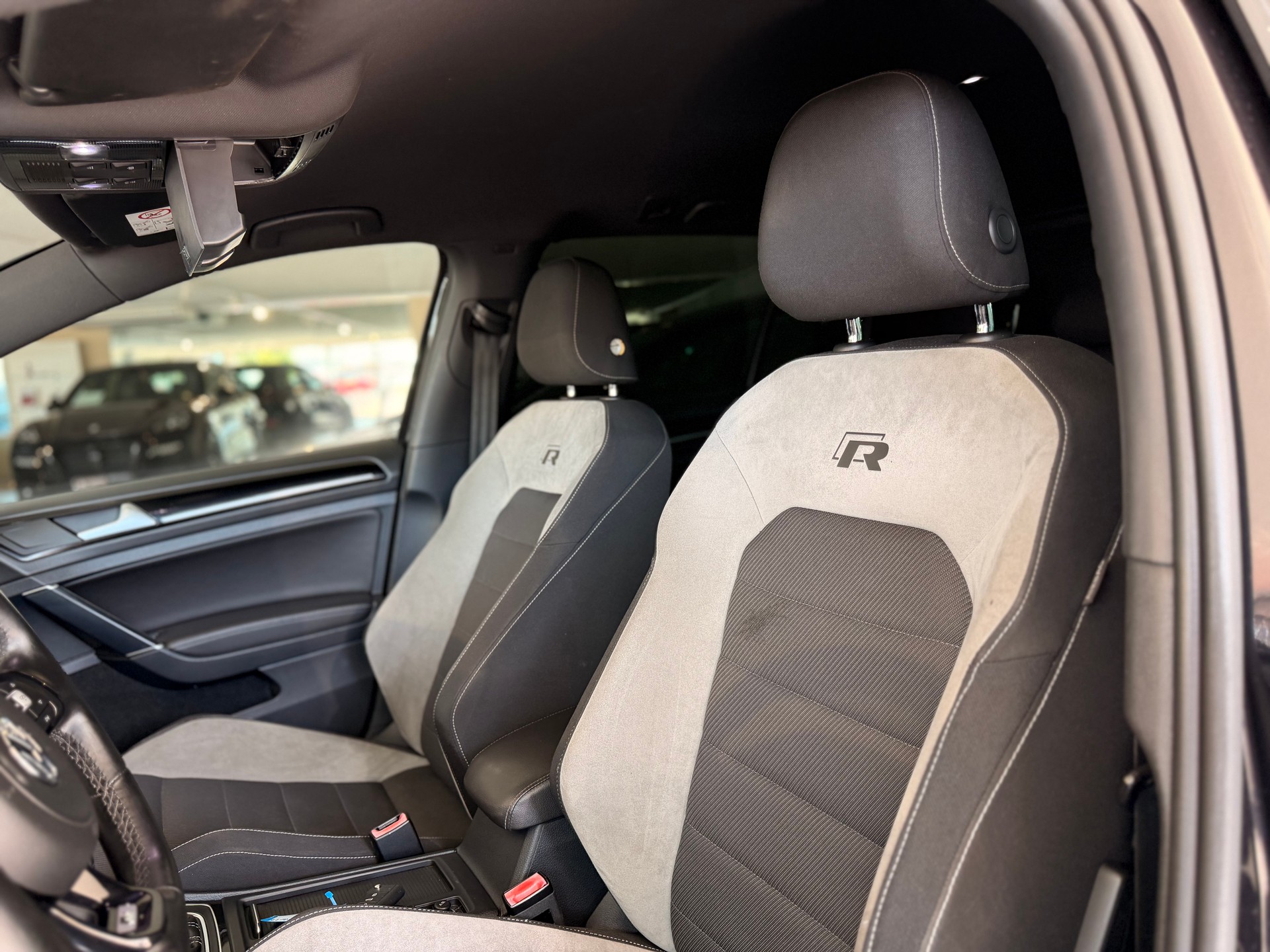 VW Golf Variant 2.0 TSI R 4 Motion DSG-image-13