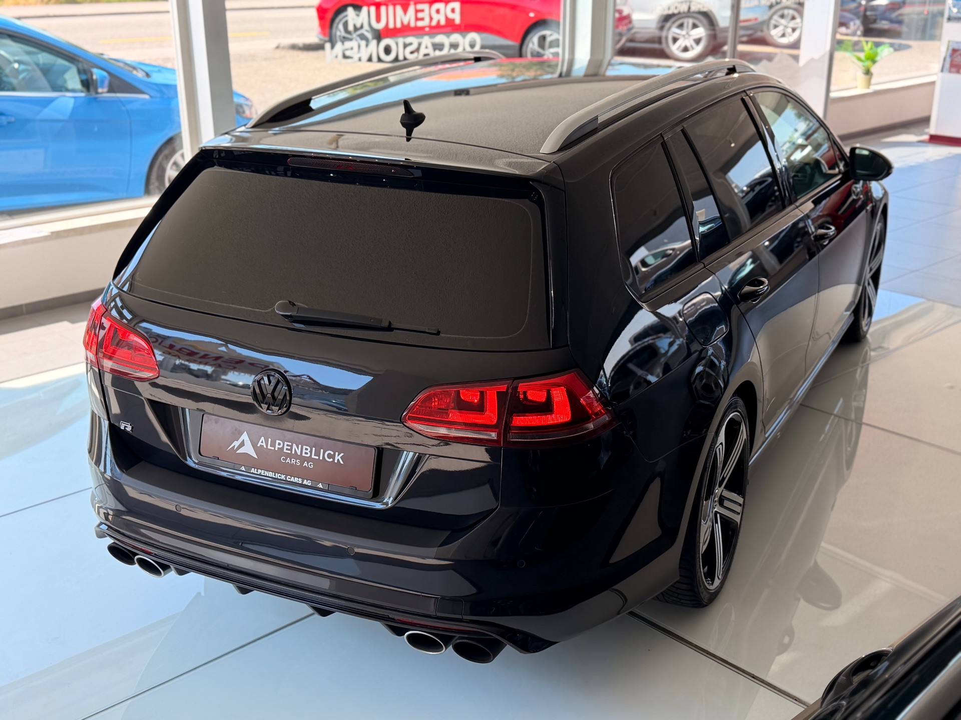 VW Golf Variant 2.0 TSI R 4 Motion DSG-image-5
