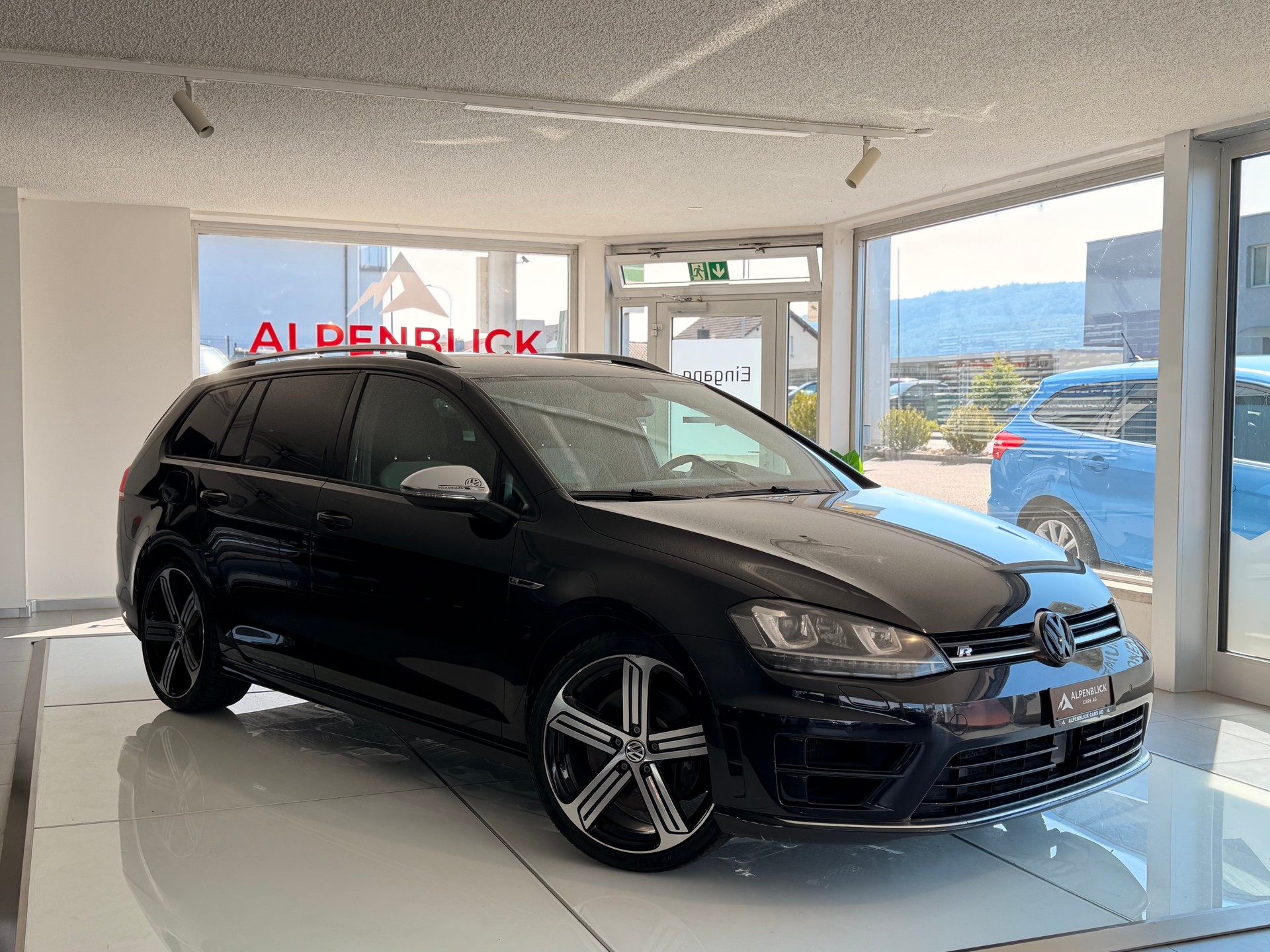 VW Golf Variant 2.0 TSI R 4 Motion DSG-image-1