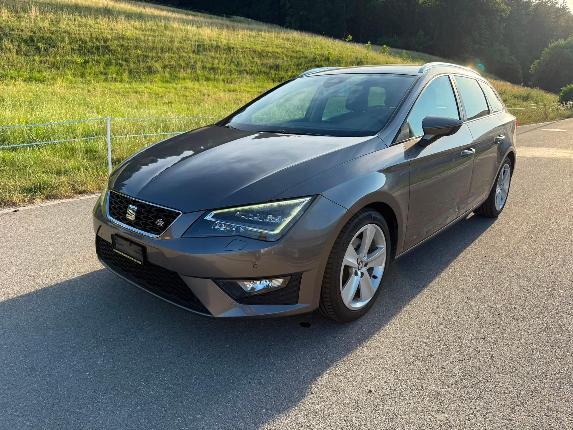 SEAT Leon ST 1.4 TSI FR-image-1