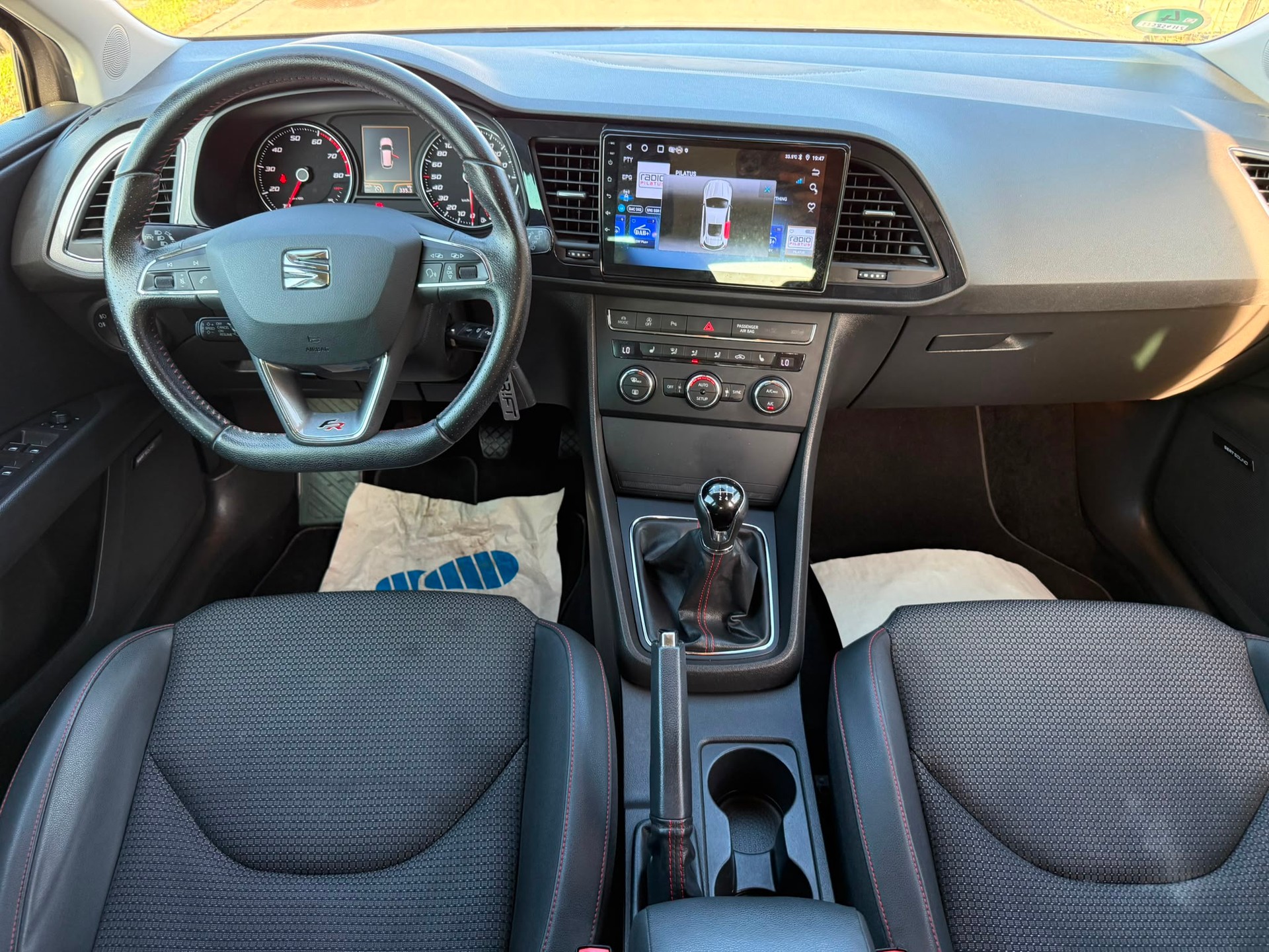 SEAT Leon ST 1.4 TSI FR-image-11