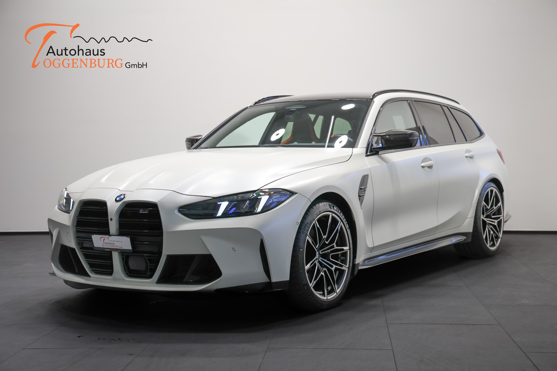 BMW M3 Touring xDrive Competition M LCI *Individual Frozen White*BMW Werksgarantie bis 12.2028*M-Drivers Package*-showroom-element-1