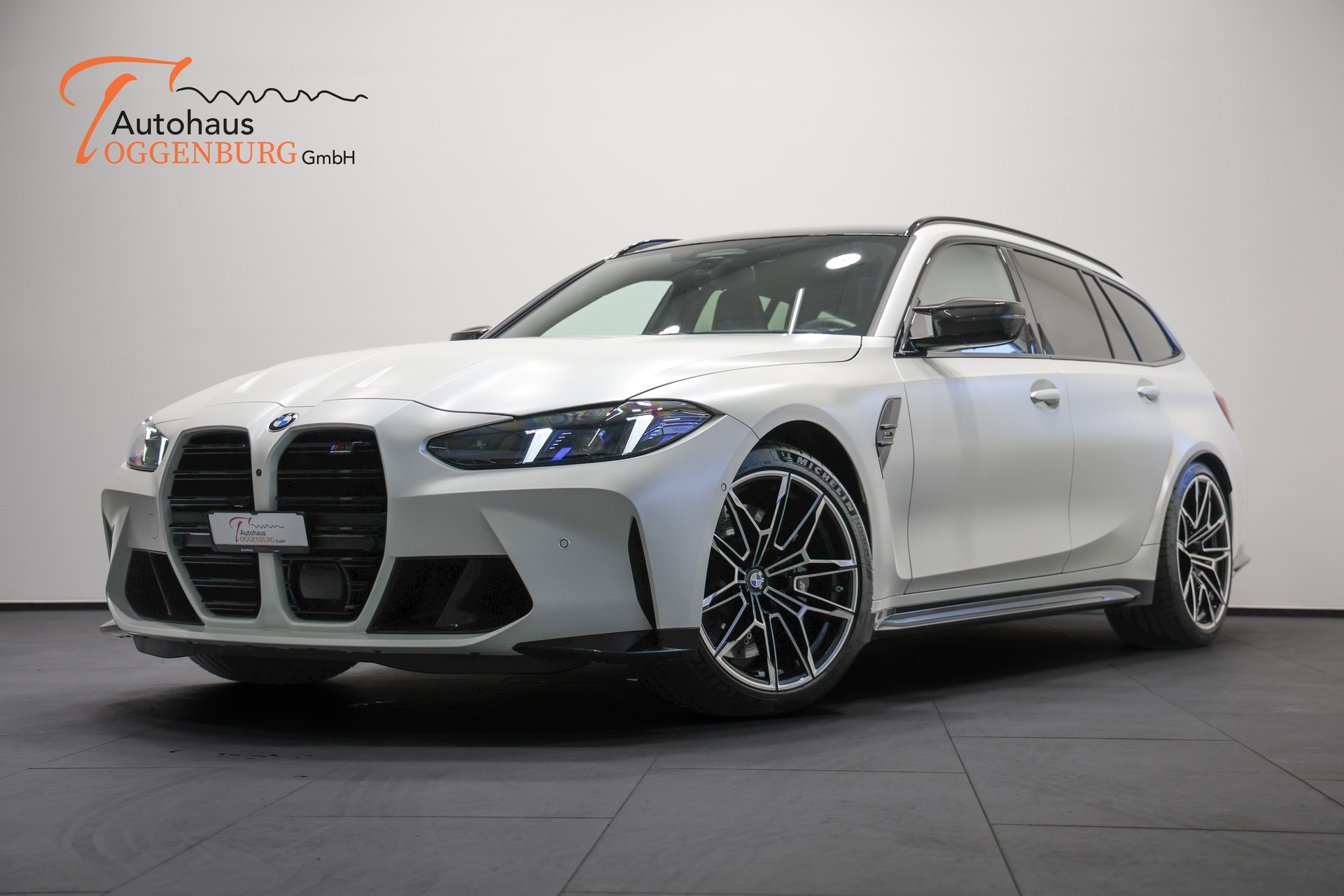 BMW M3 Touring xDrive Competition M LCI *Individual Frozen White*BMW Werksgarantie bis 12.2028*M-Drivers Package*-showroom-element-2