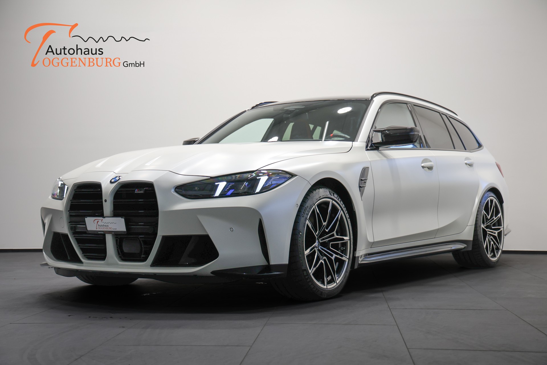 BMW M3 Touring xDrive Competition M LCI *Individual Frozen White*BMW Werksgarantie bis 12.2028*M-Drivers Package*-showroom-element-3