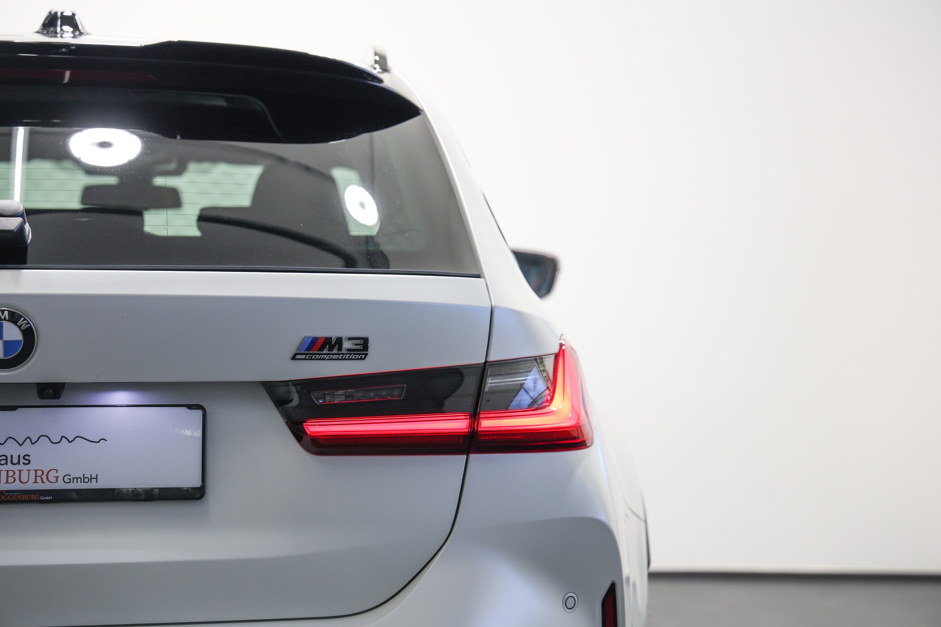 BMW M3 Touring xDrive Competition M LCI *Individual Frozen White*BMW Werksgarantie bis 12.2028*M-Drivers Package*-image-17