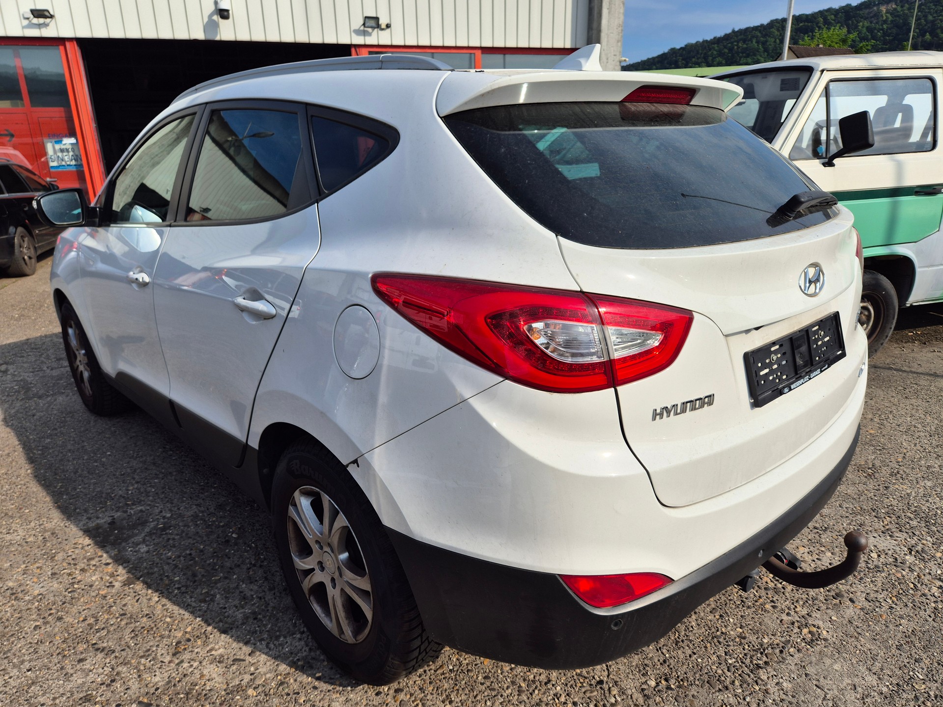 HYUNDAI iX 35 2.0 CRDi Premium 4WD Automatic-image-3
