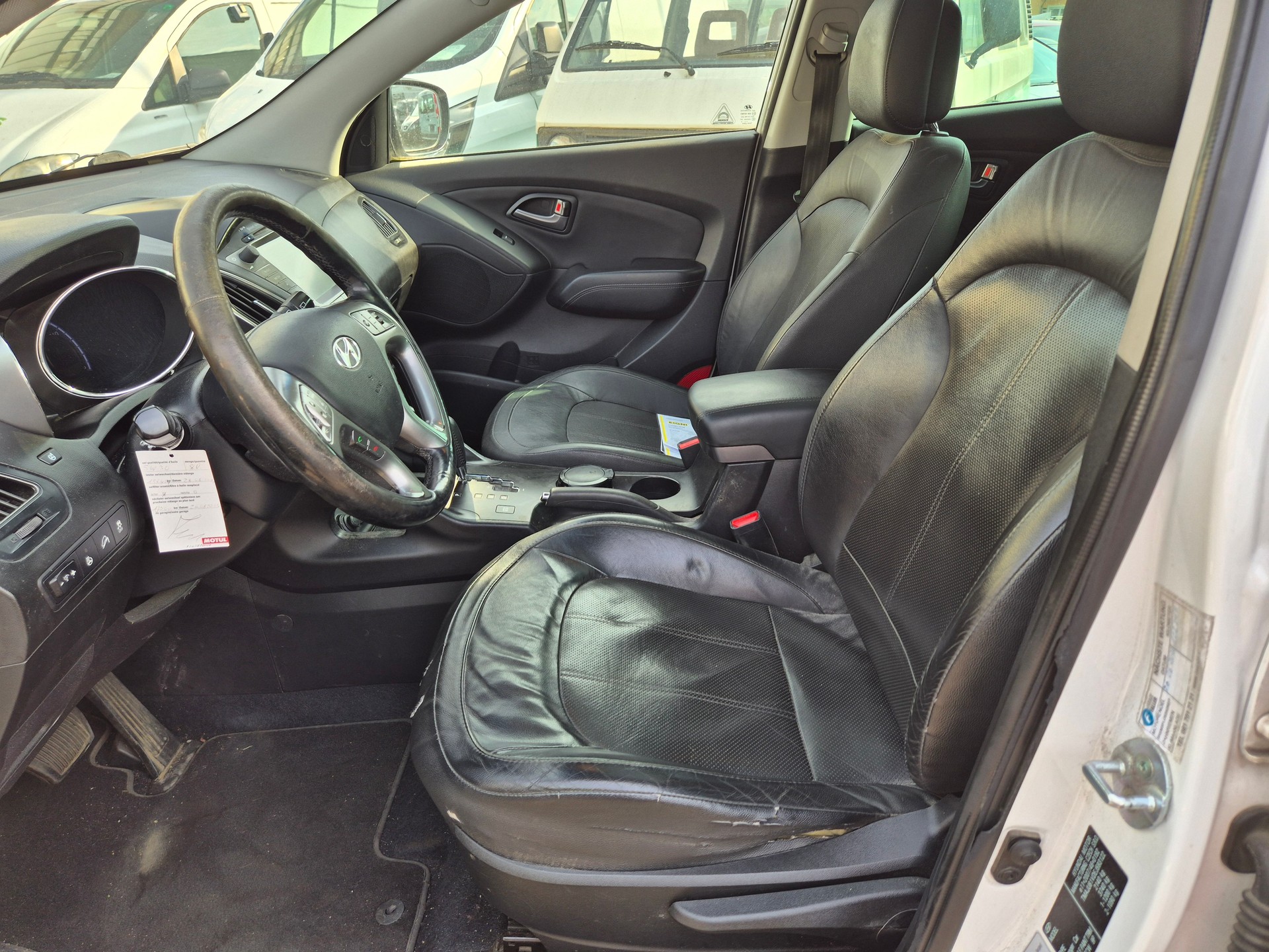 HYUNDAI iX 35 2.0 CRDi Premium 4WD Automatic-image-14