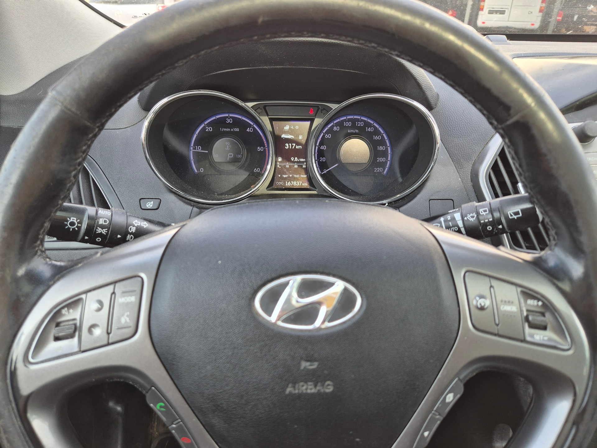 HYUNDAI iX 35 2.0 CRDi Premium 4WD Automatic-image-15