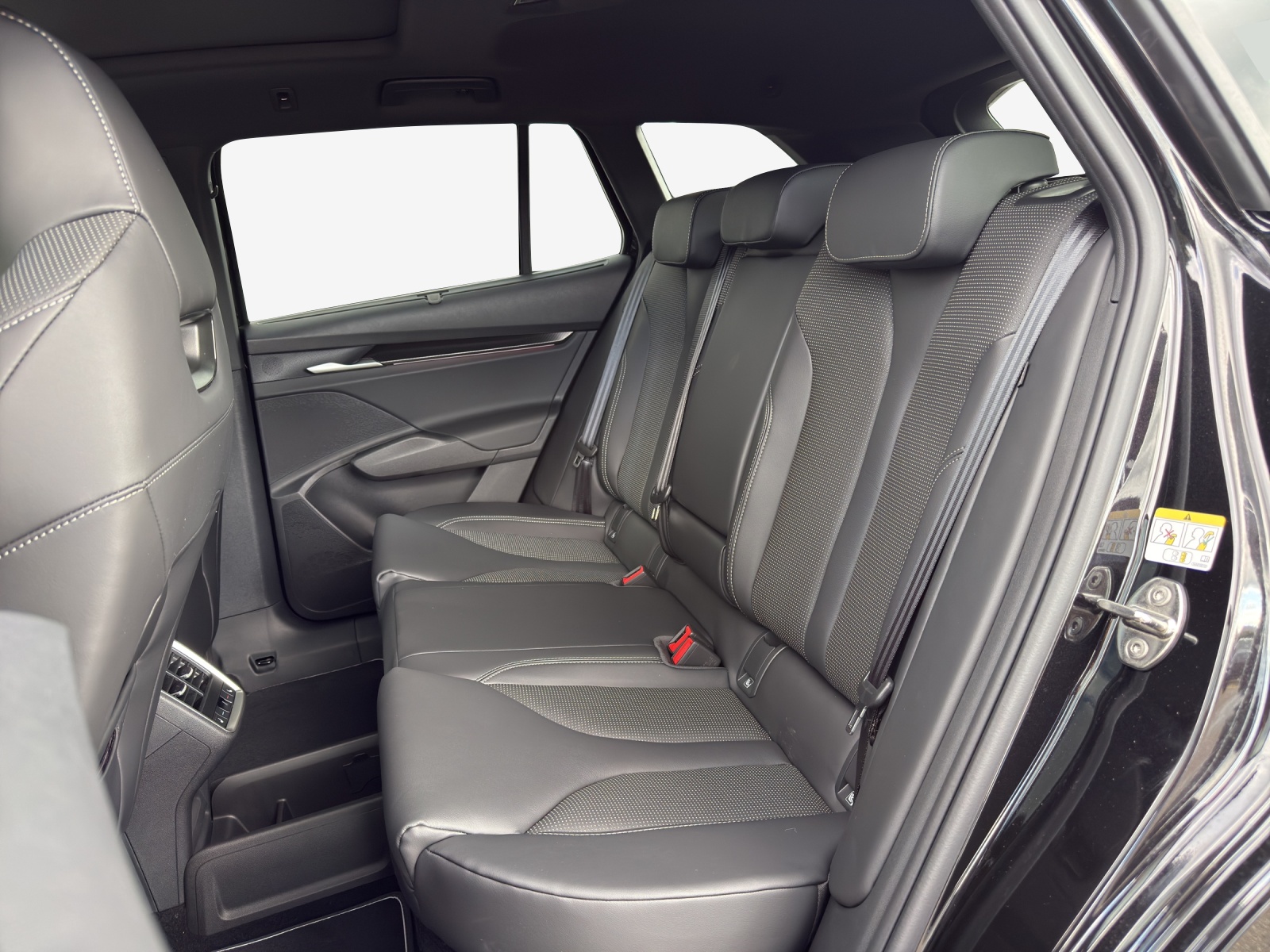 SKODA Enyaq 4x4 RS-image-11
