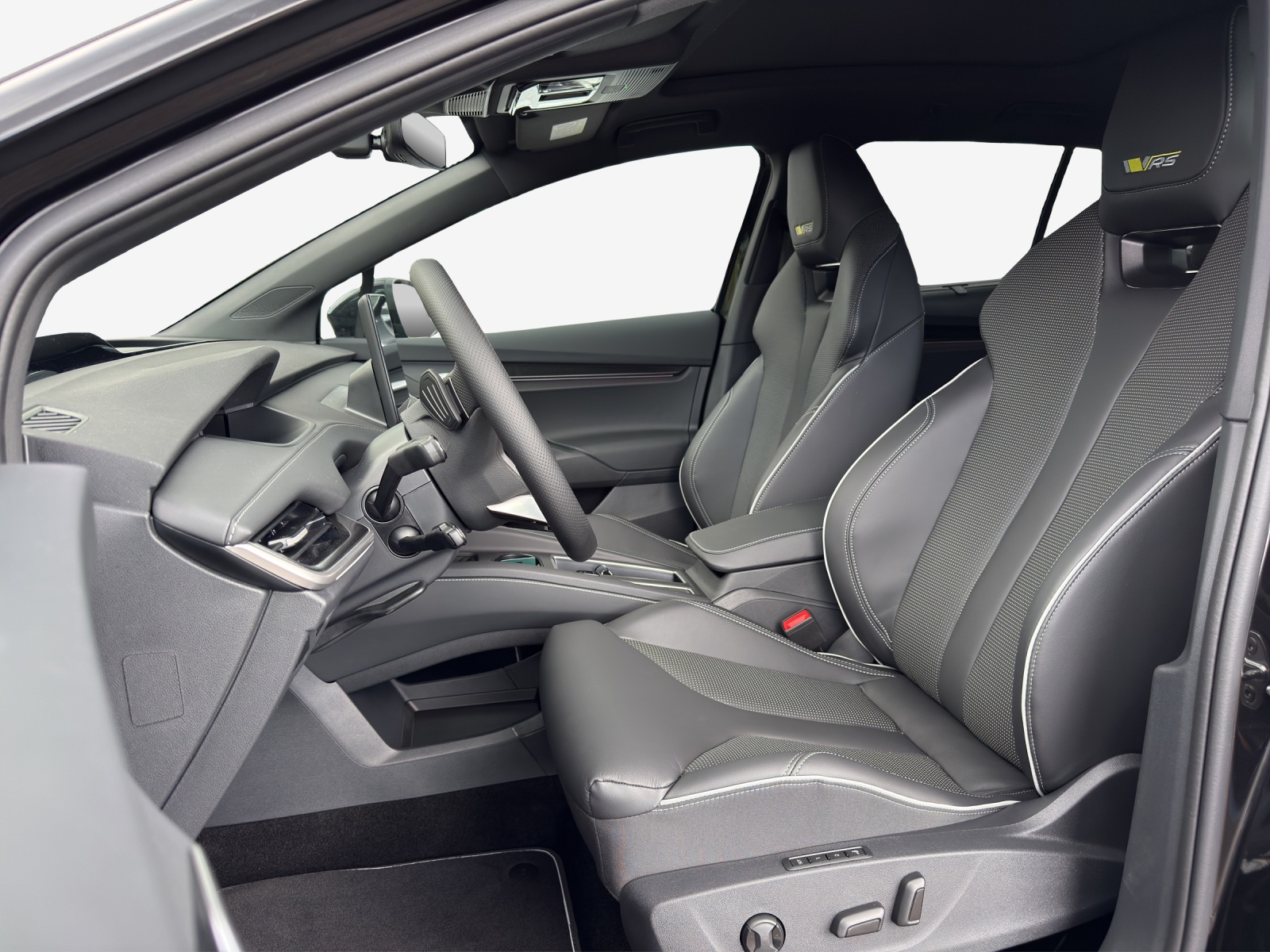 SKODA Enyaq 4x4 RS-image-7