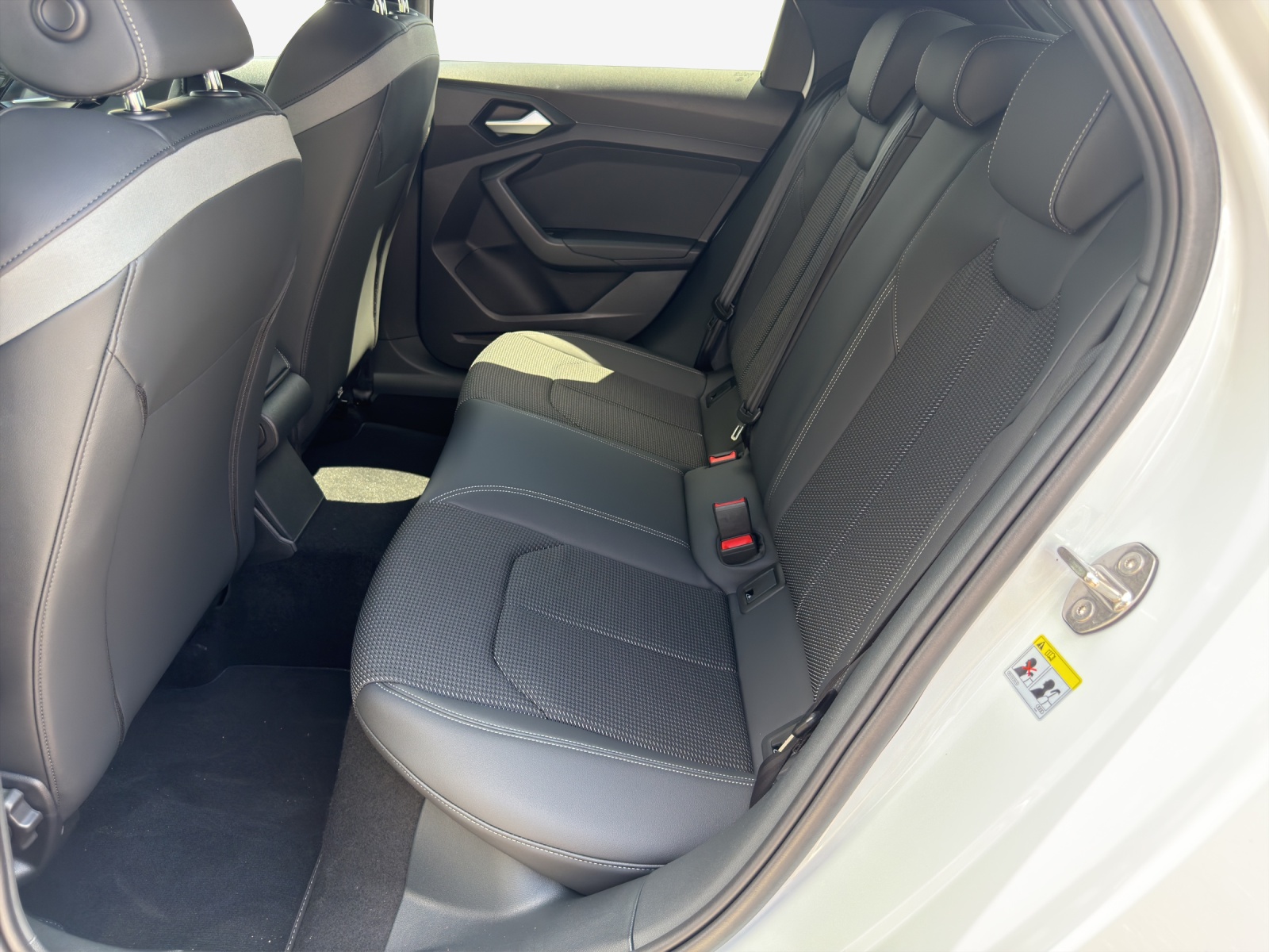 AUDI A1 Sportback 30 TFSI S Line Attraction S-tronic-image-11