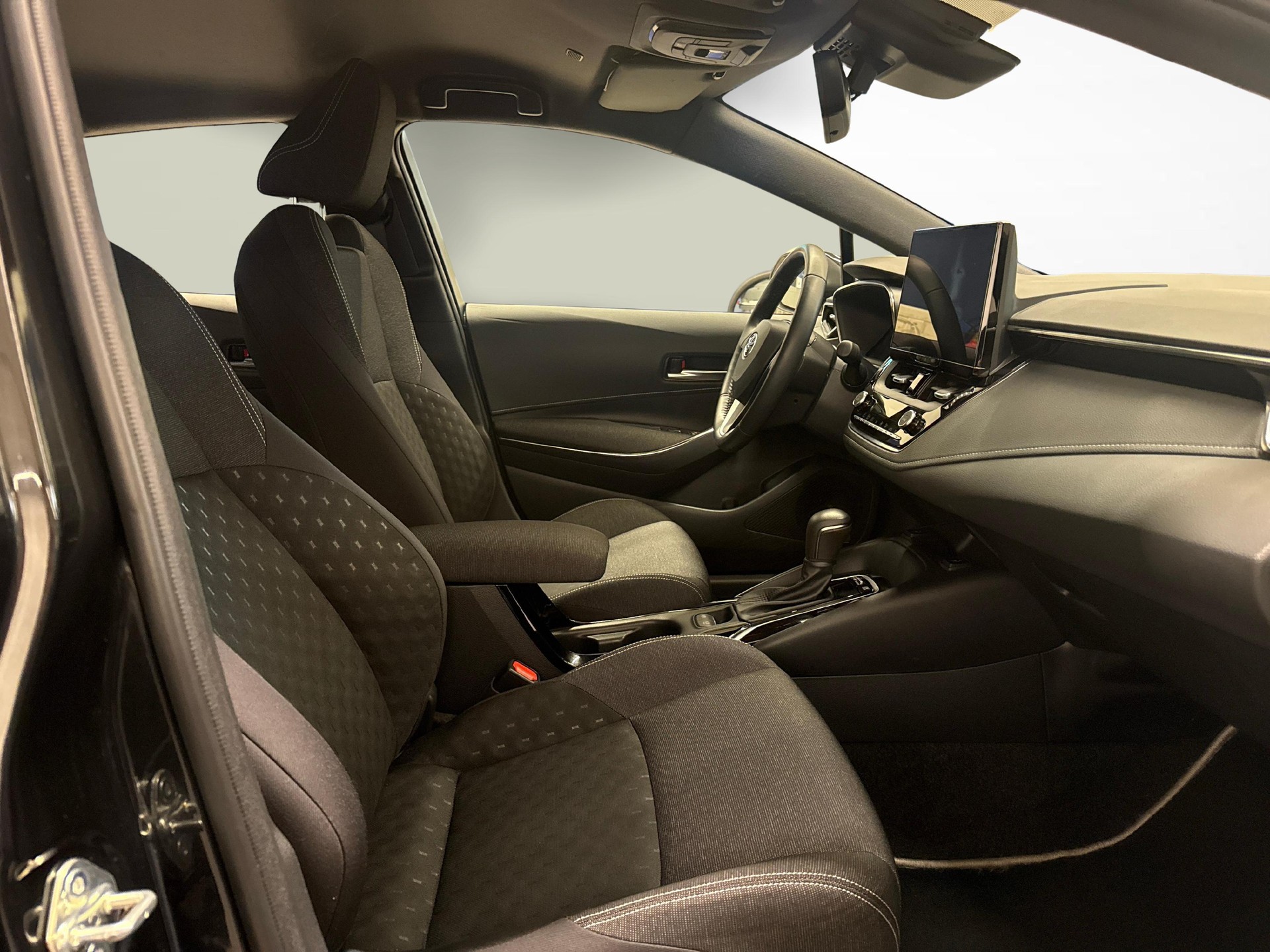 TOYOTA Corolla 1.8 HSD Comfort-image-9