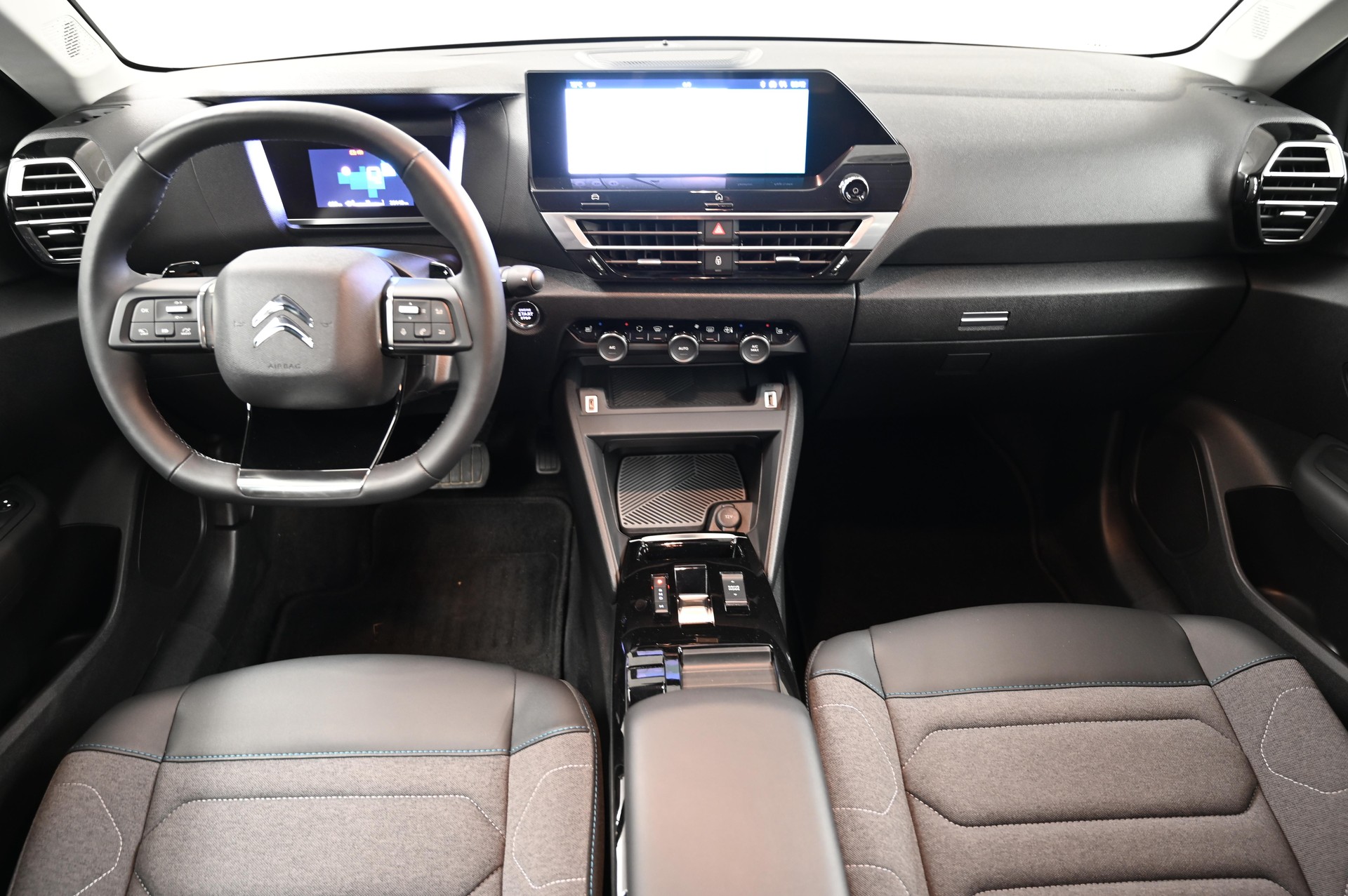CITROEN C4 X 1.2 PureTech Swiss Edition-image-6