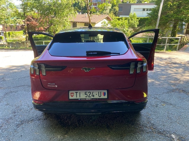 FORD Mustang MACH-E AWD 91 kWh-image-14