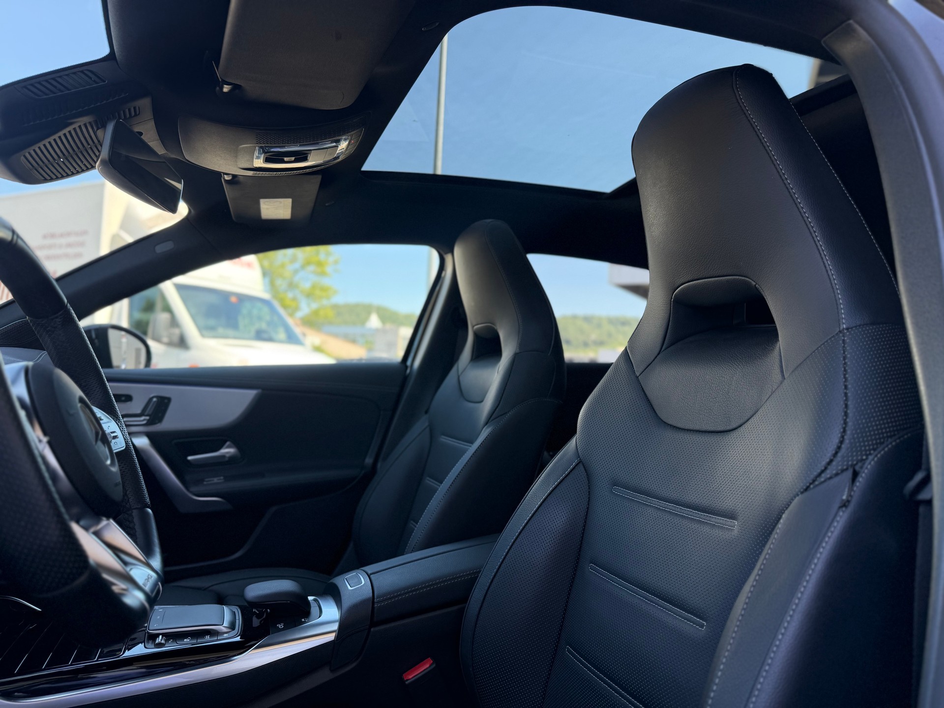 MERCEDES-BENZ A 35 AMG 4Matic Speedshift-image-4