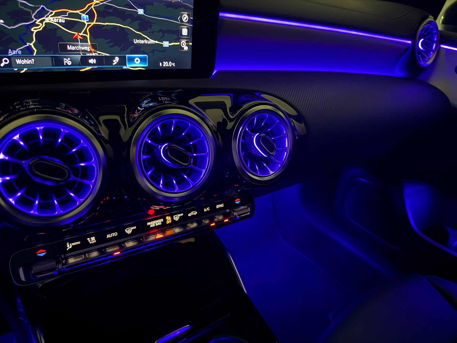 MERCEDES-BENZ A 35 AMG 4Matic Speedshift-image-17