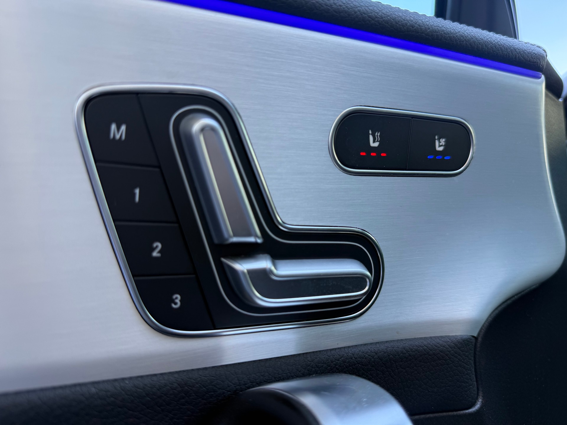MERCEDES-BENZ A 35 AMG 4Matic Speedshift-image-7