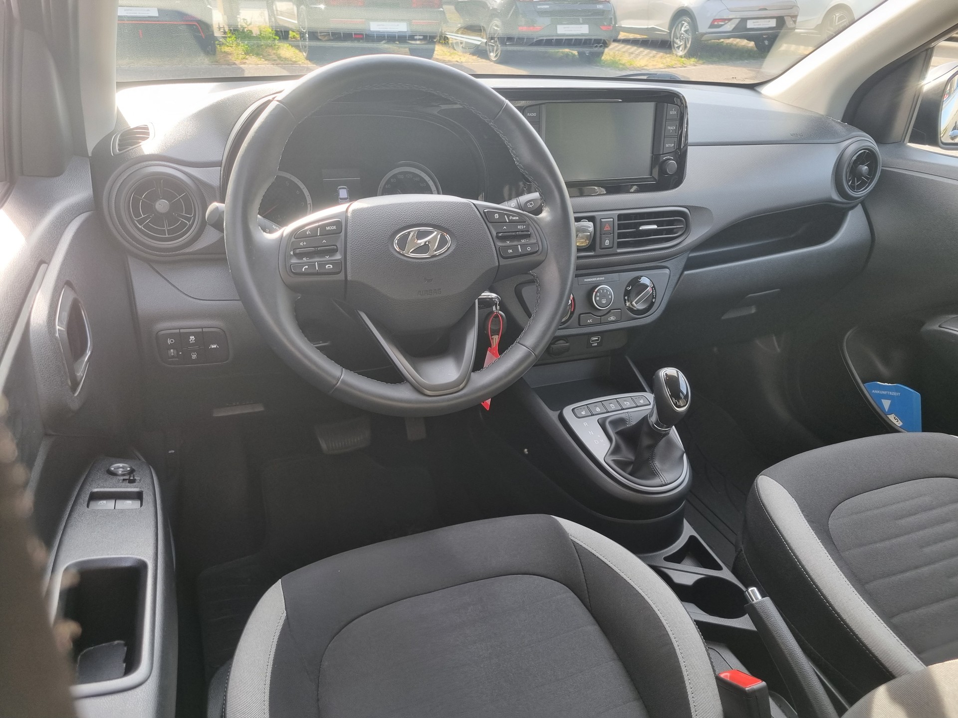 HYUNDAI i10 1.2 Launch Automat-image-9