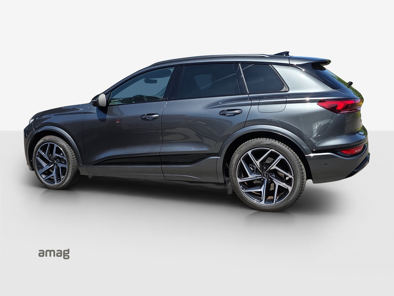 AUDI Q6 e-tron quattro-showroom-element-2