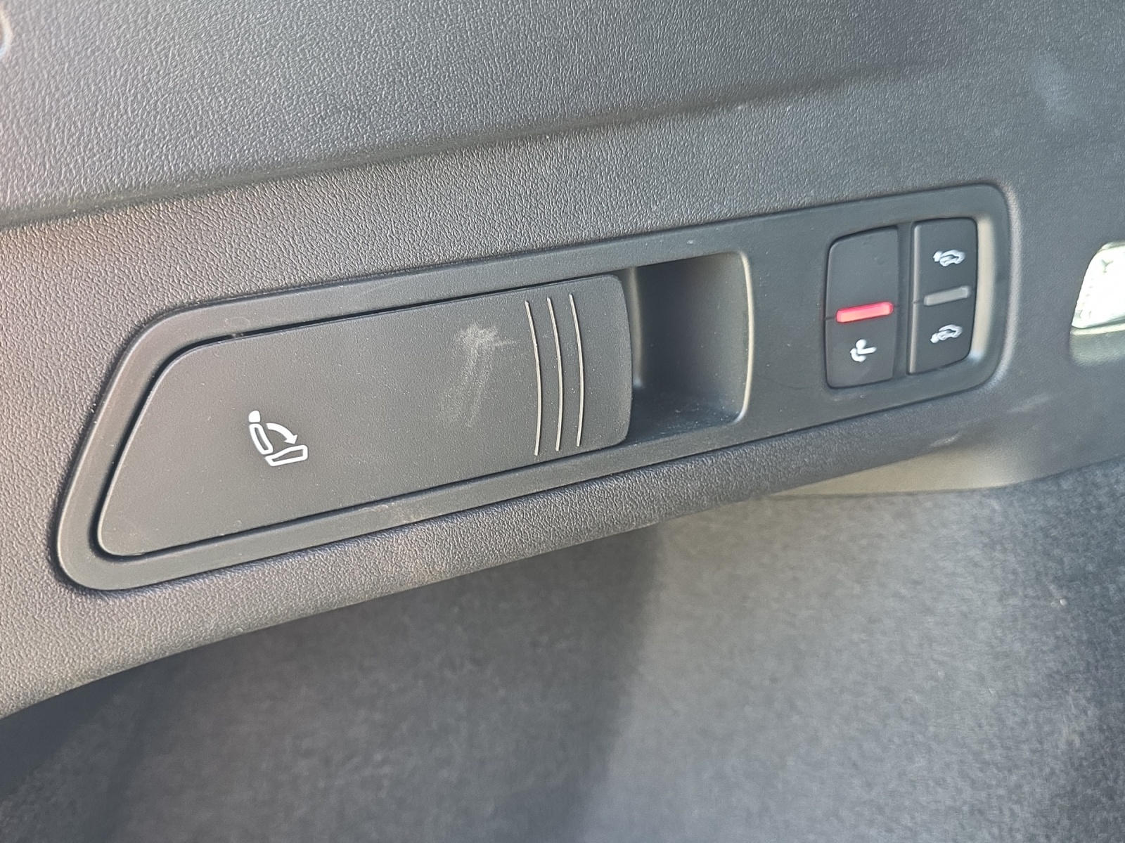 AUDI Q6 e-tron quattro-image-15