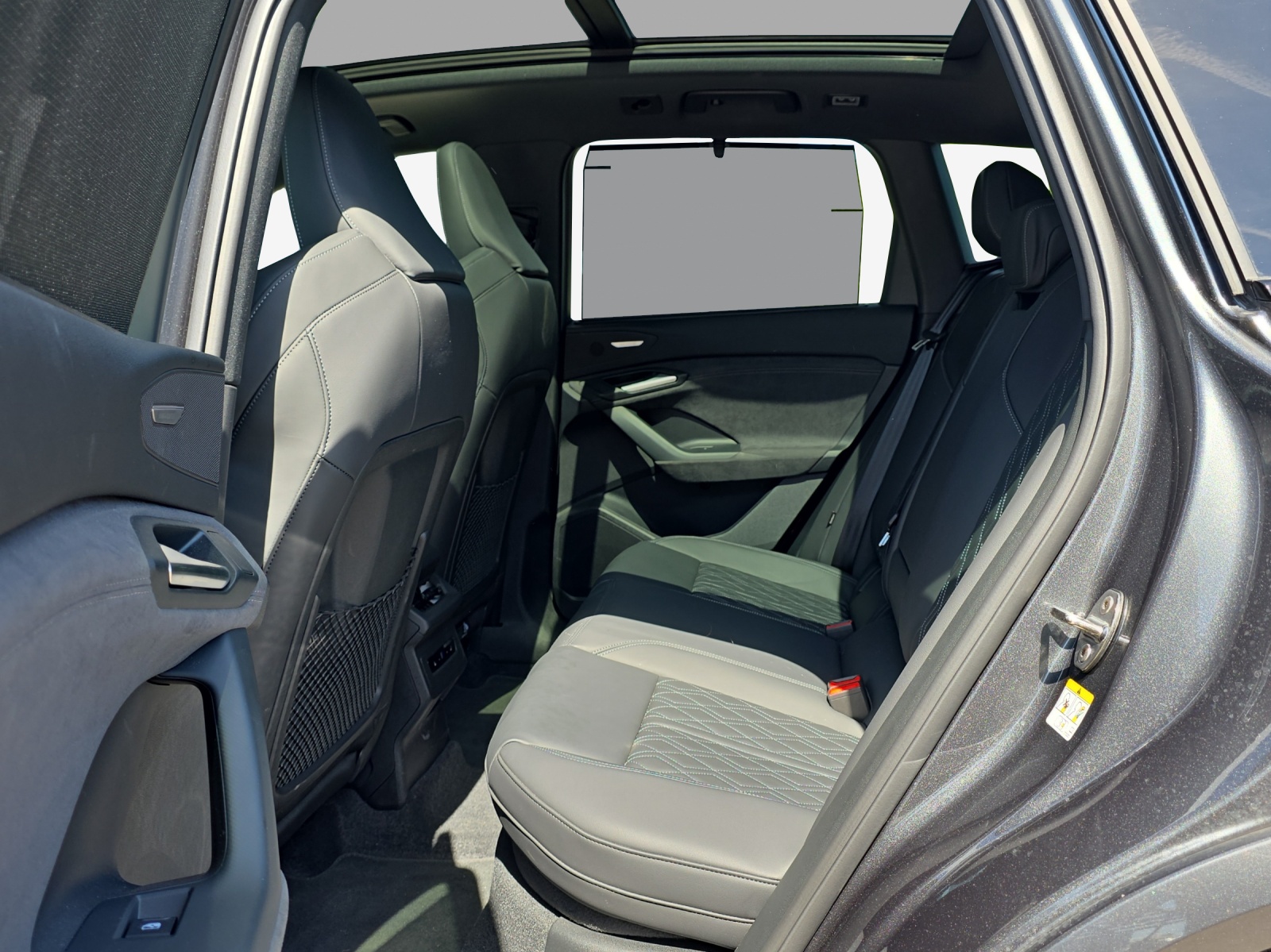AUDI Q6 e-tron quattro-image-12