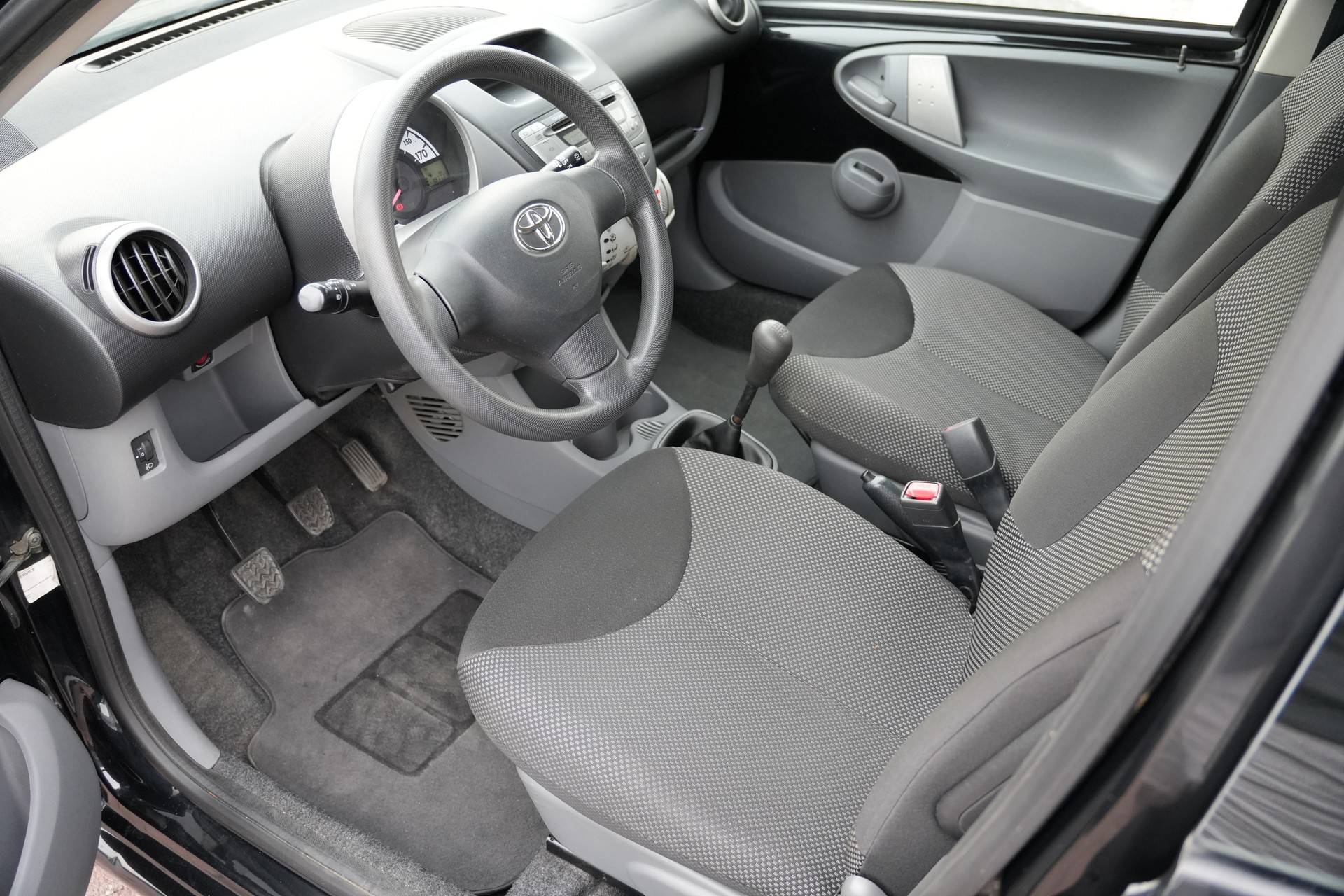 TOYOTA Aygo 1.0 Linea Terra-image-6